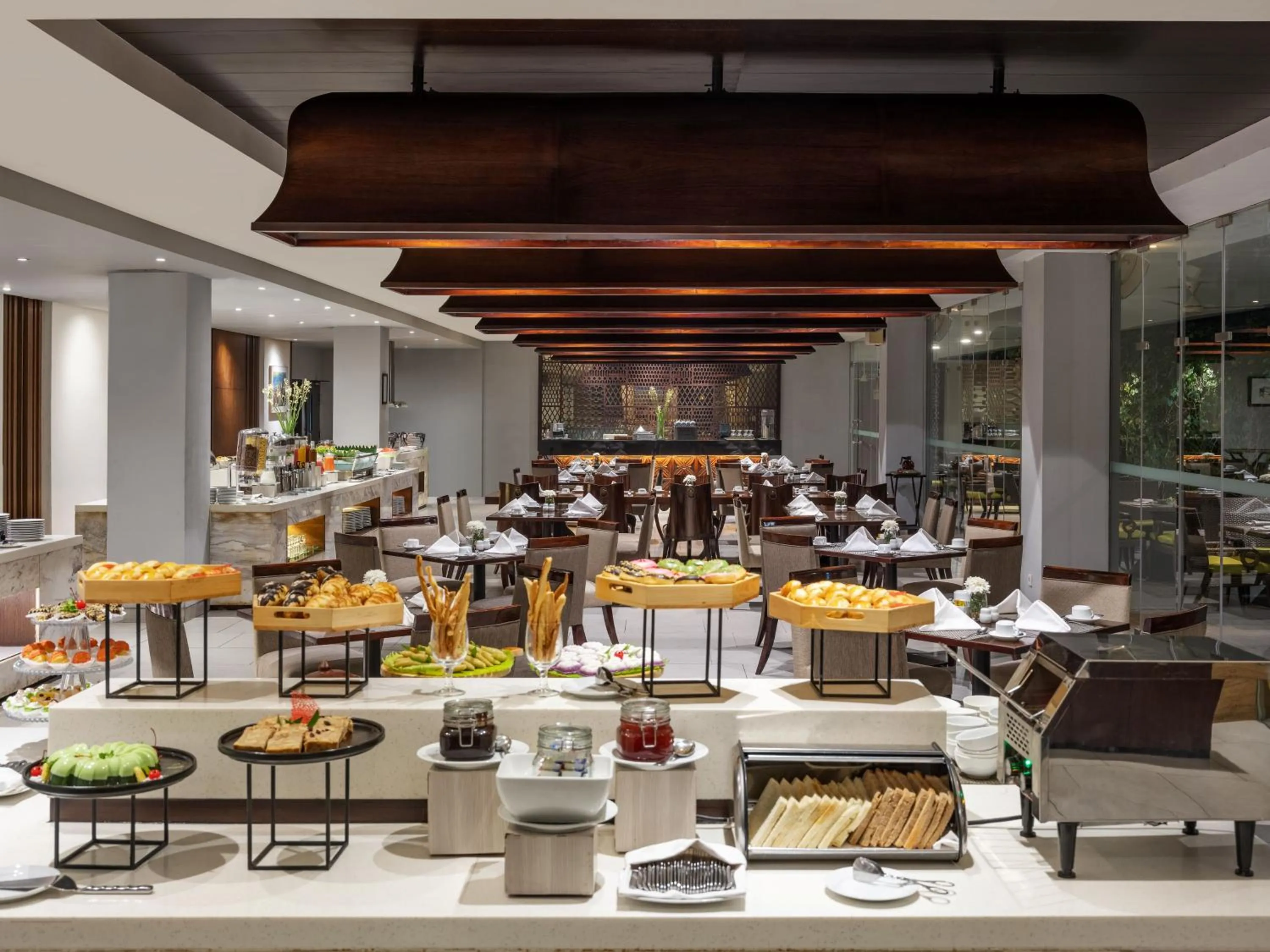 Restaurant/places to eat in Hotel Santika Mataram