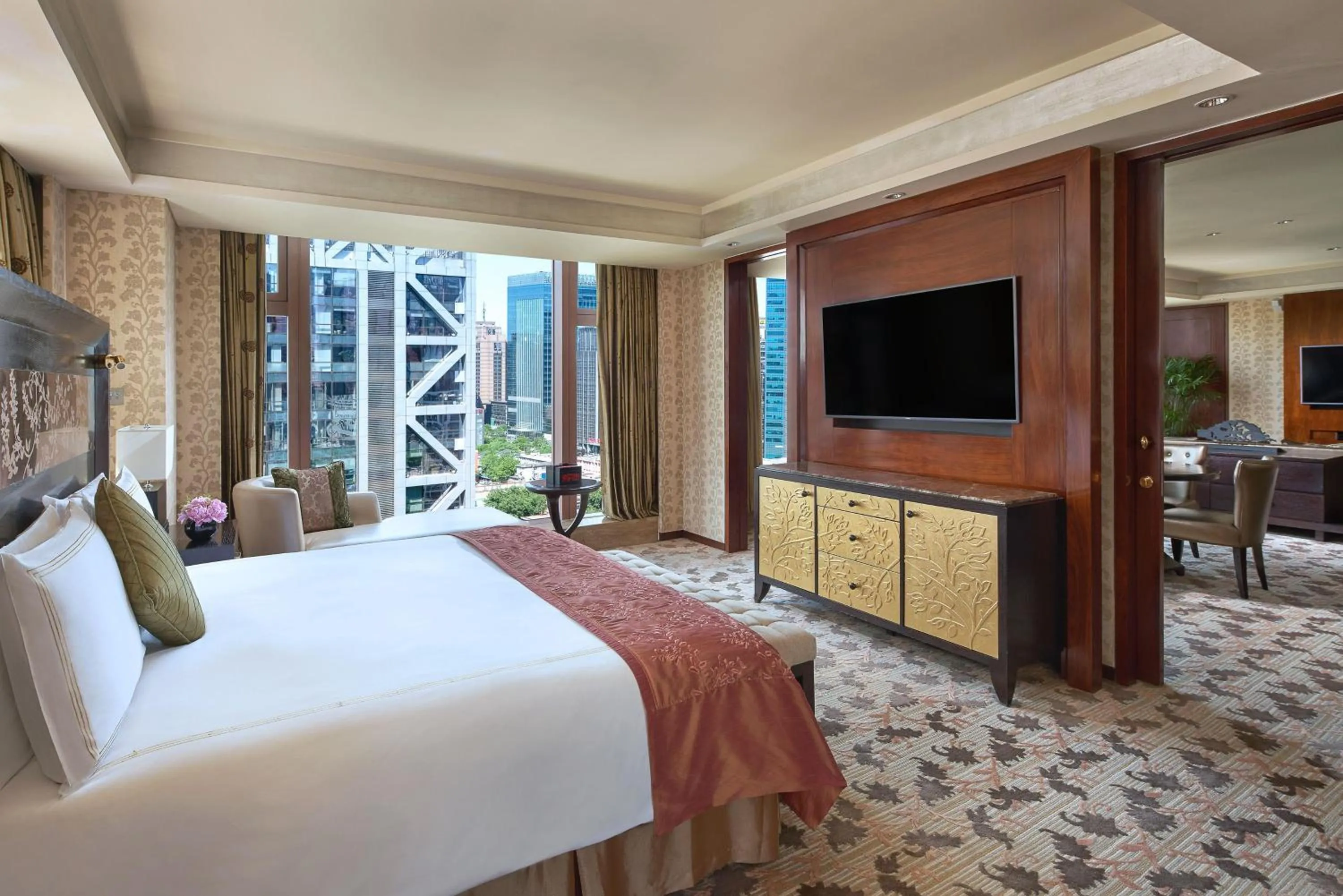 Bedroom, Bed in Fairmont Beijing - 20 minutes to Forbidden City by metro