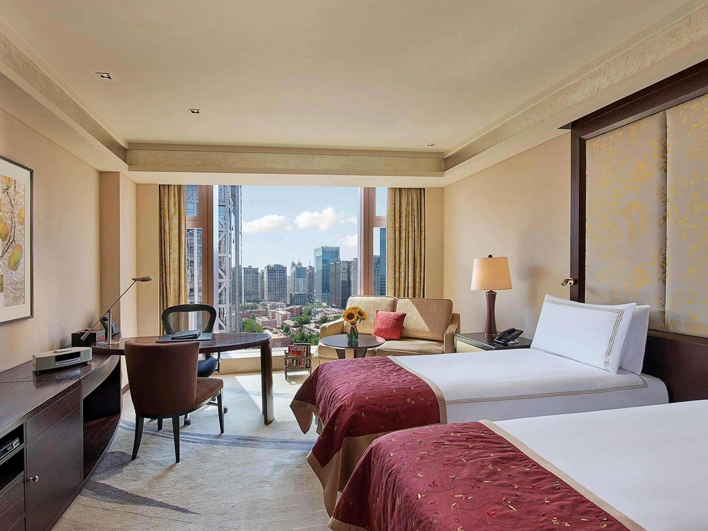 Bedroom, Bed in Fairmont Beijing - 20 minutes to Forbidden City by metro