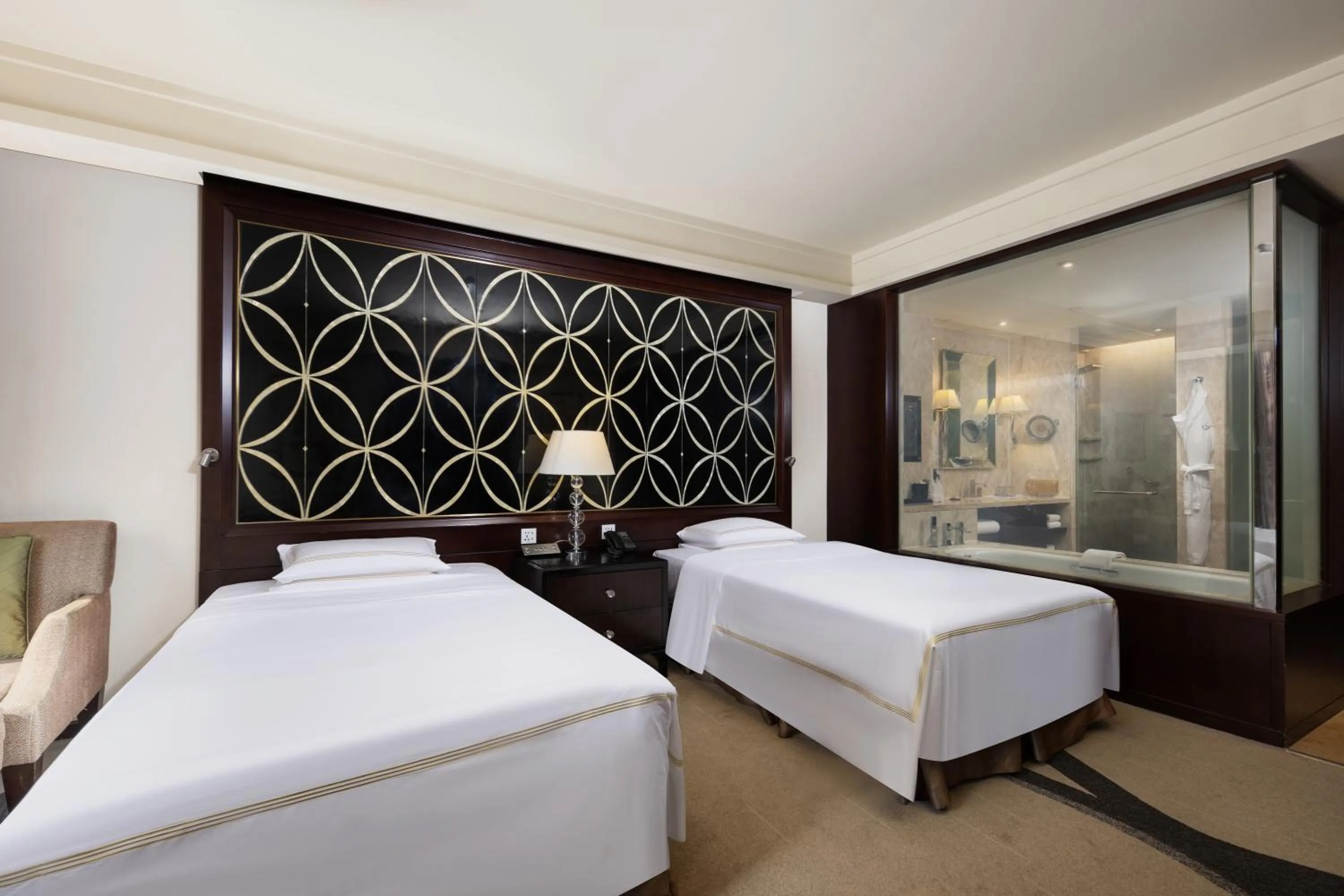 Photo of the whole room, Bed in Fairmont Beijing - 20 minutes to Forbidden City by metro