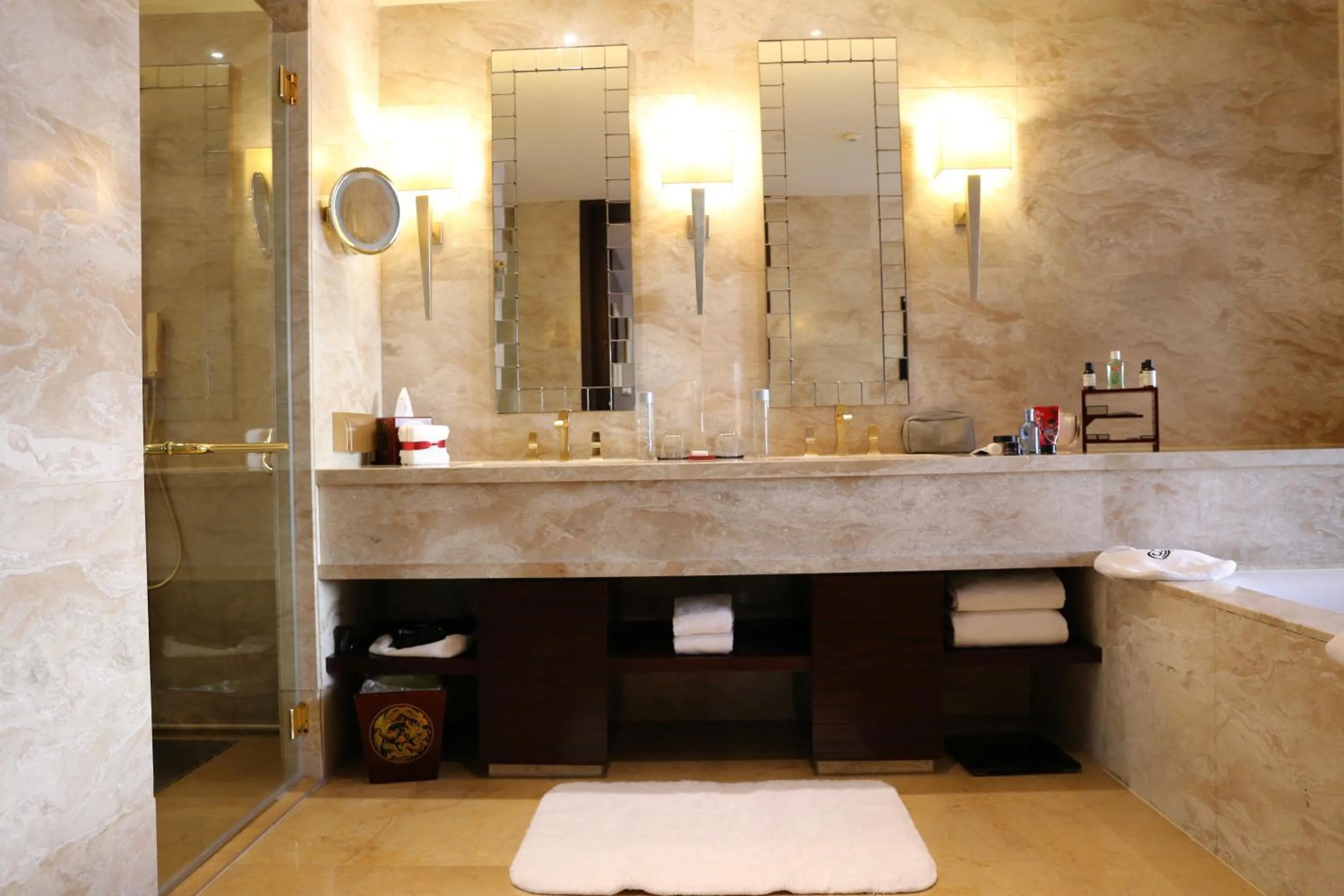 Toilet in Fairmont Beijing - 20 minutes to Forbidden City by metro