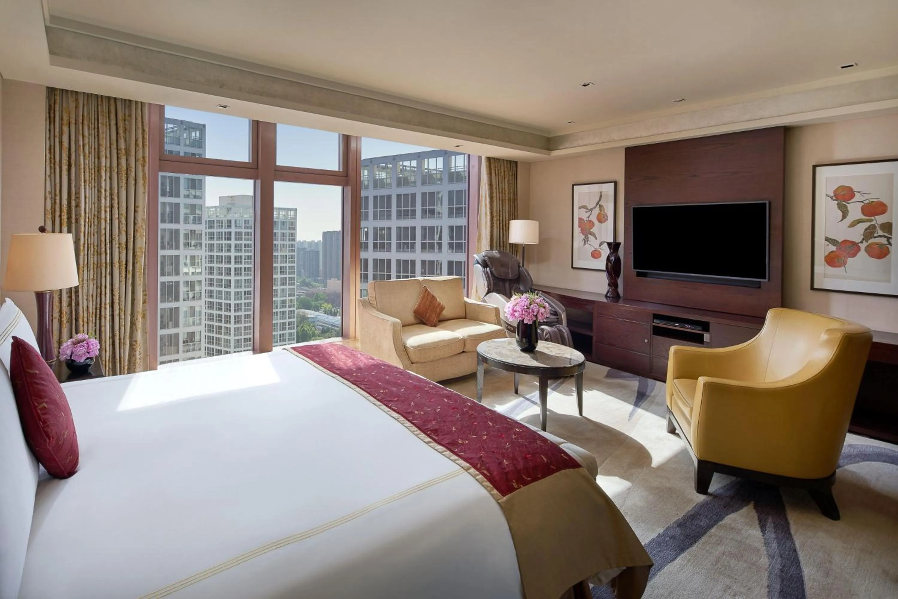 Bedroom, Bed in Fairmont Beijing - 20 minutes to Forbidden City by metro