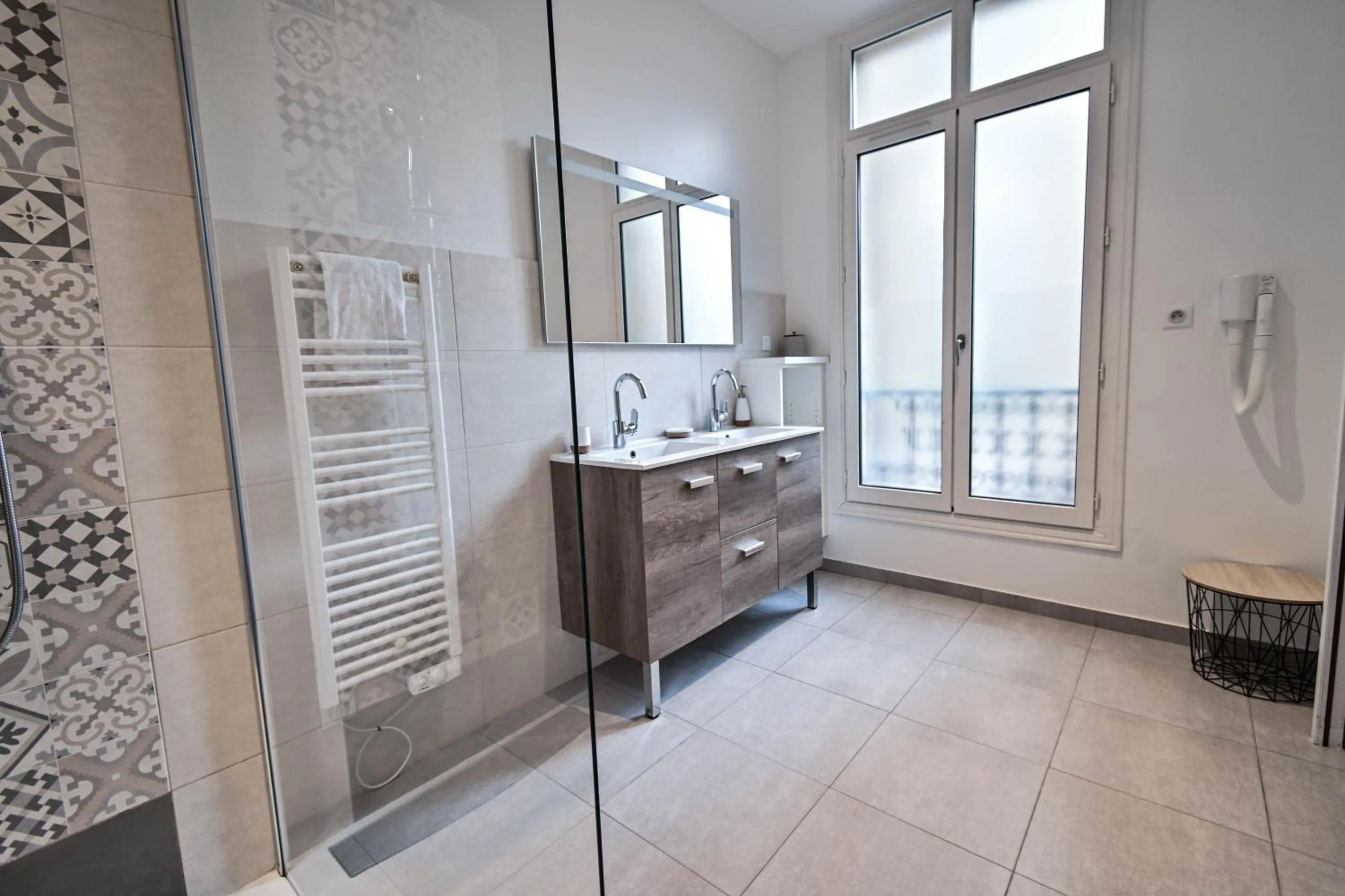 Shower in Les cles du 27 Paris