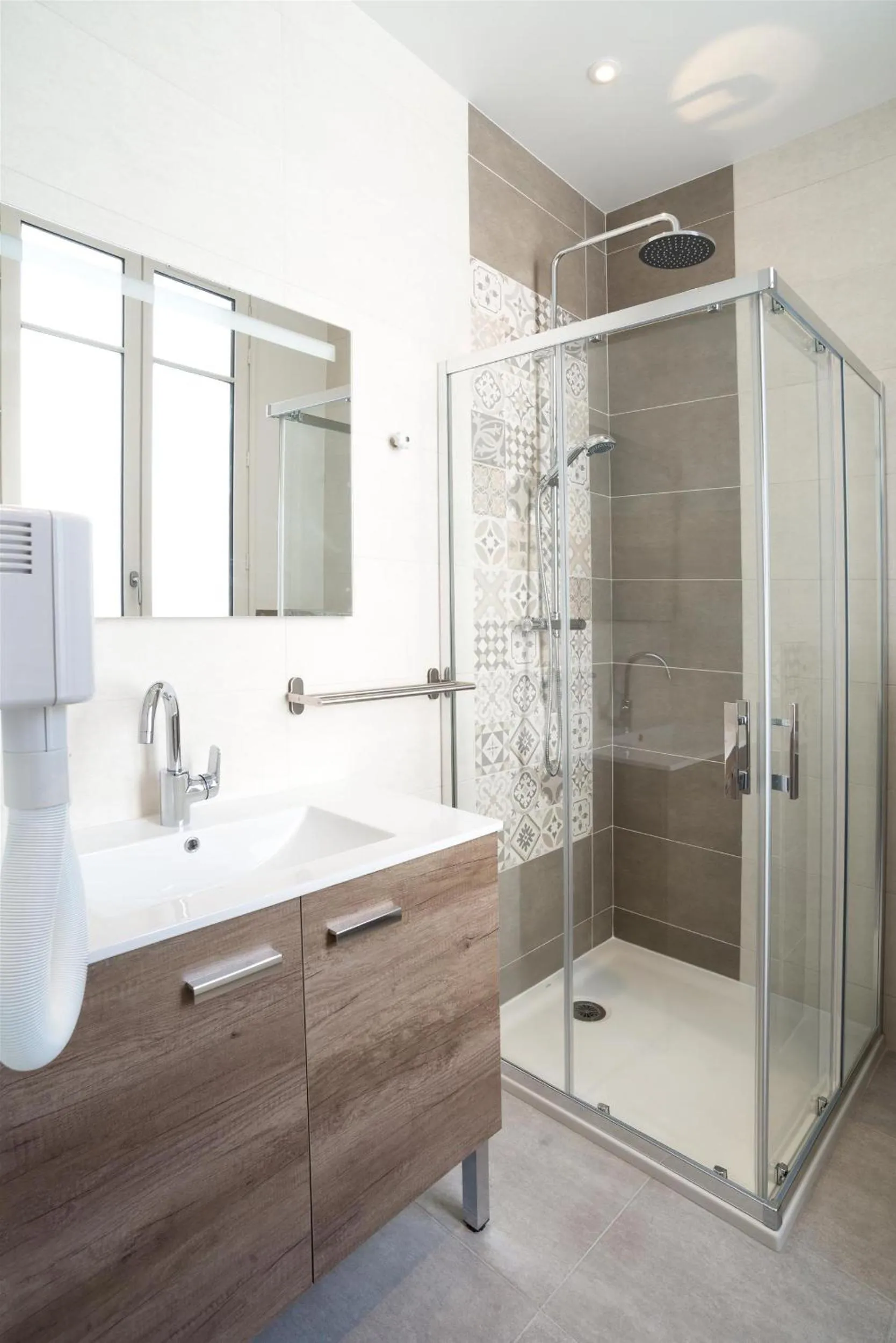 Shower in Les cles du 27 Paris