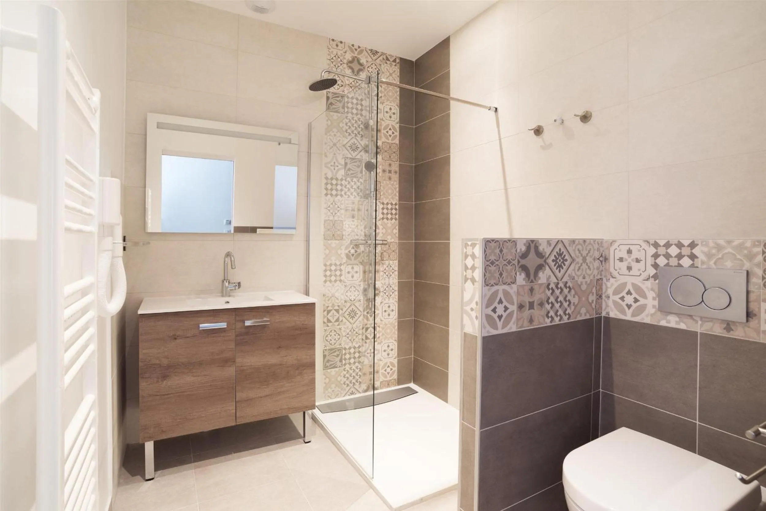 Shower in Les cles du 27 Paris