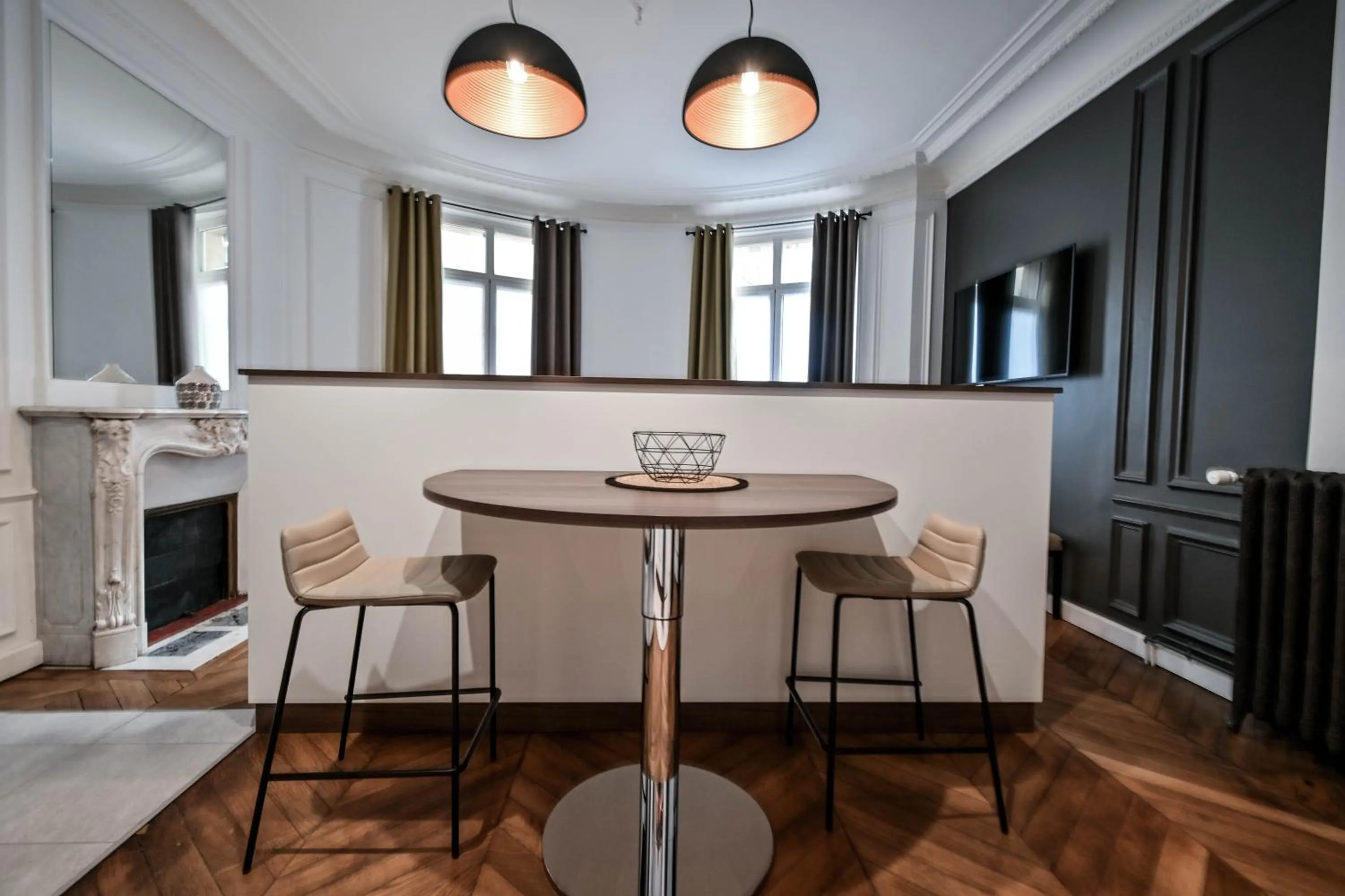 Dining area in Les cles du 27 Paris