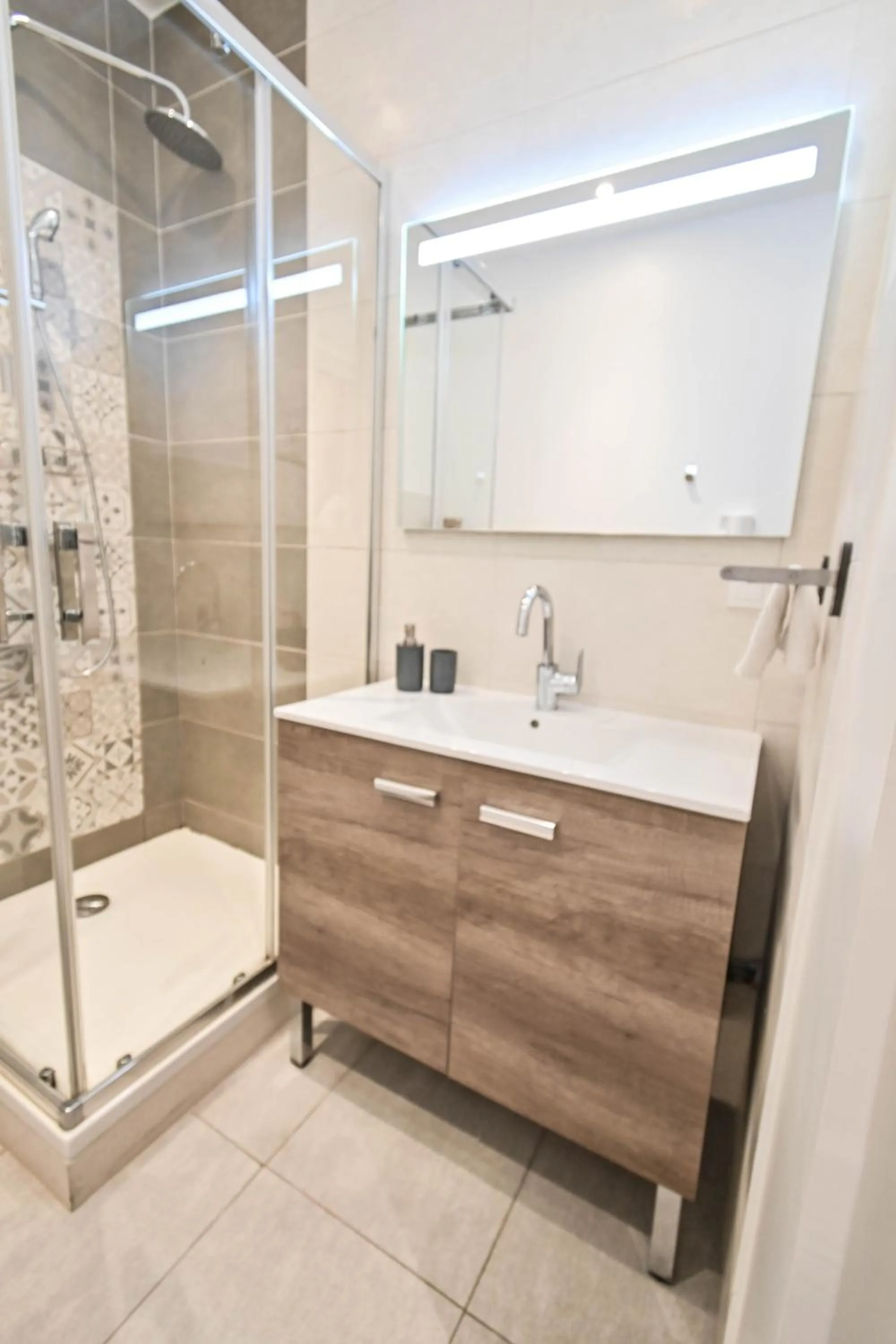 Shower in Les cles du 27 Paris