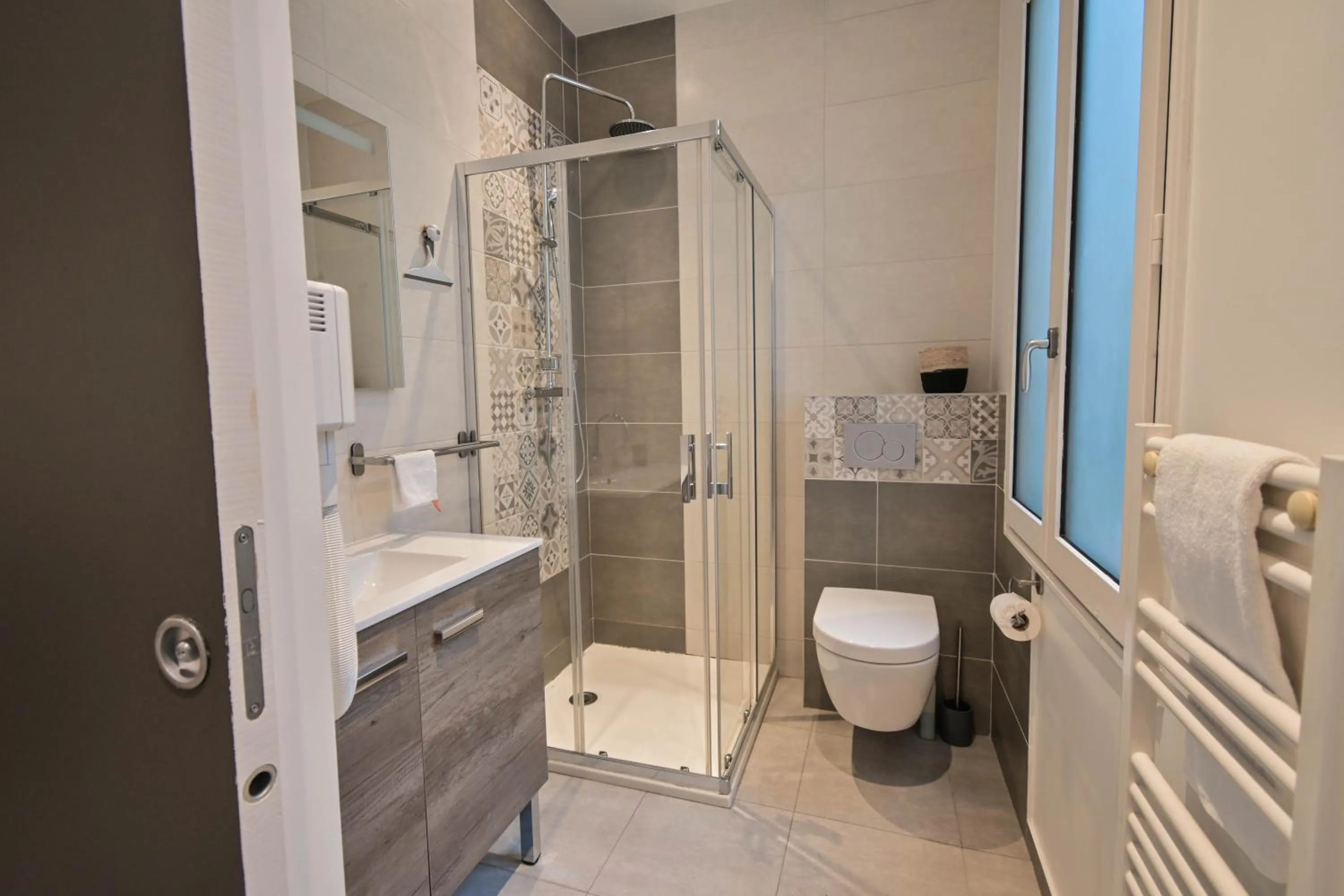 Shower in Les cles du 27 Paris