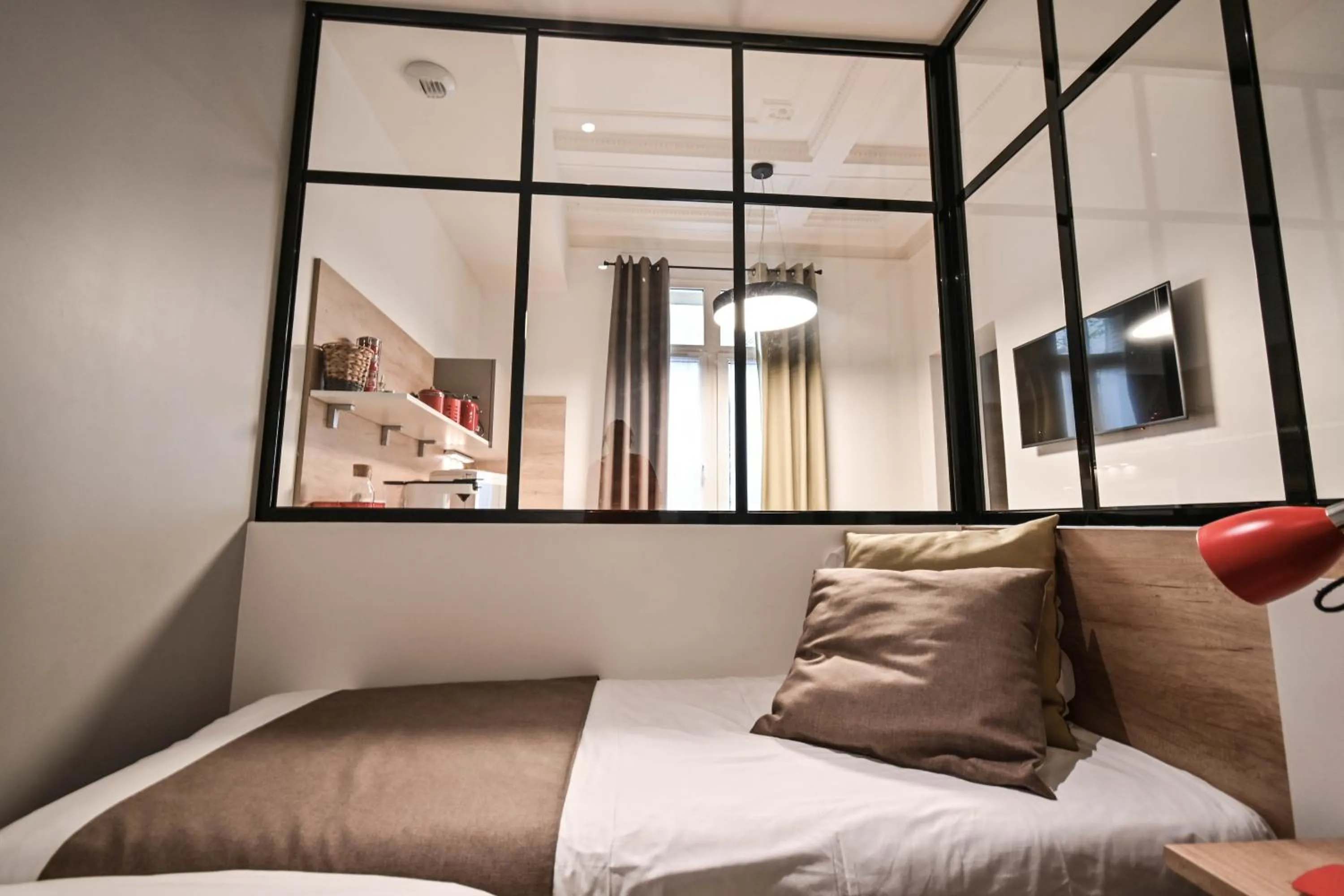 Bedroom, Bed in Les cles du 27 Paris