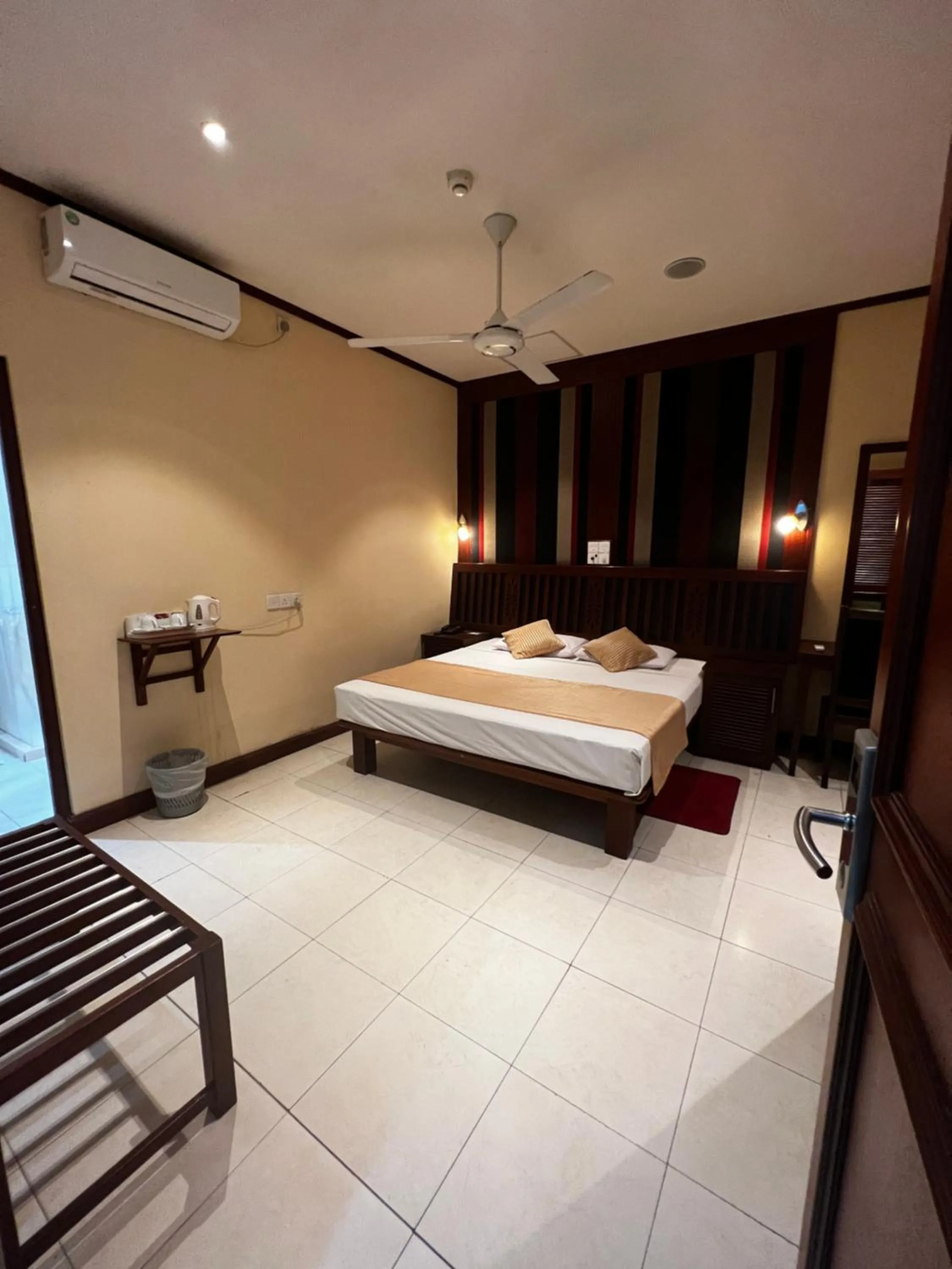 Bed in Colombo City Hotels (Pvt) Ltd