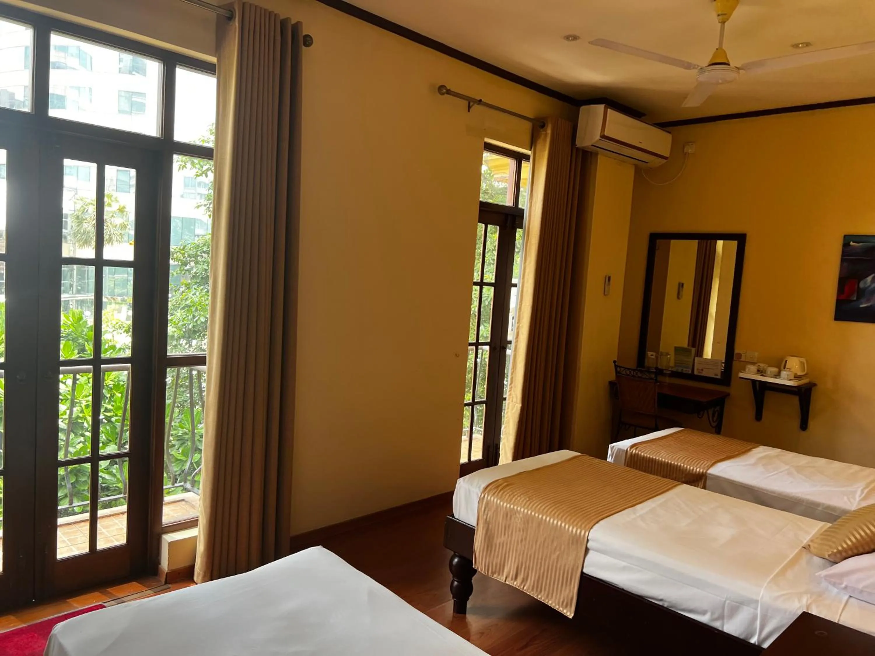 Bed in Colombo City Hotels (Pvt) Ltd