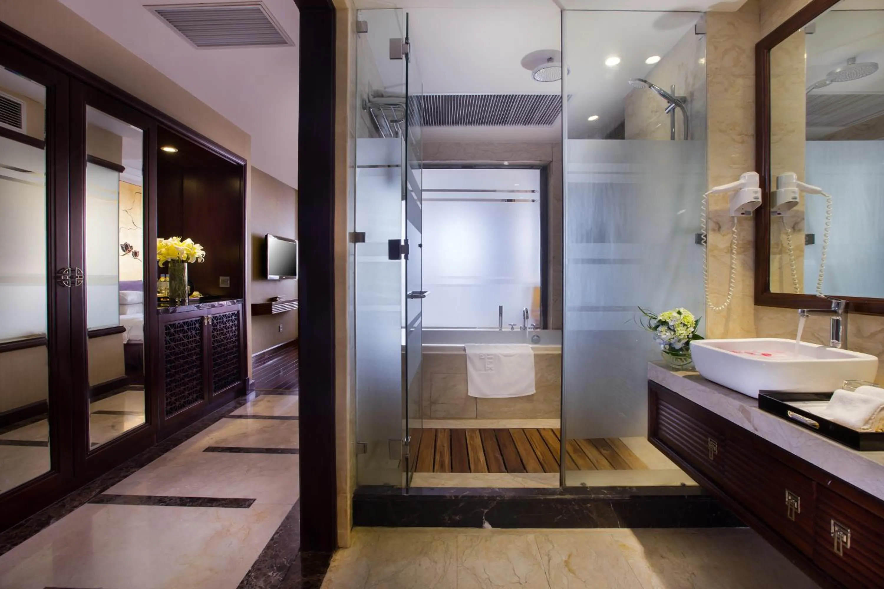 Shower in Golden Silk Boutique Hotel