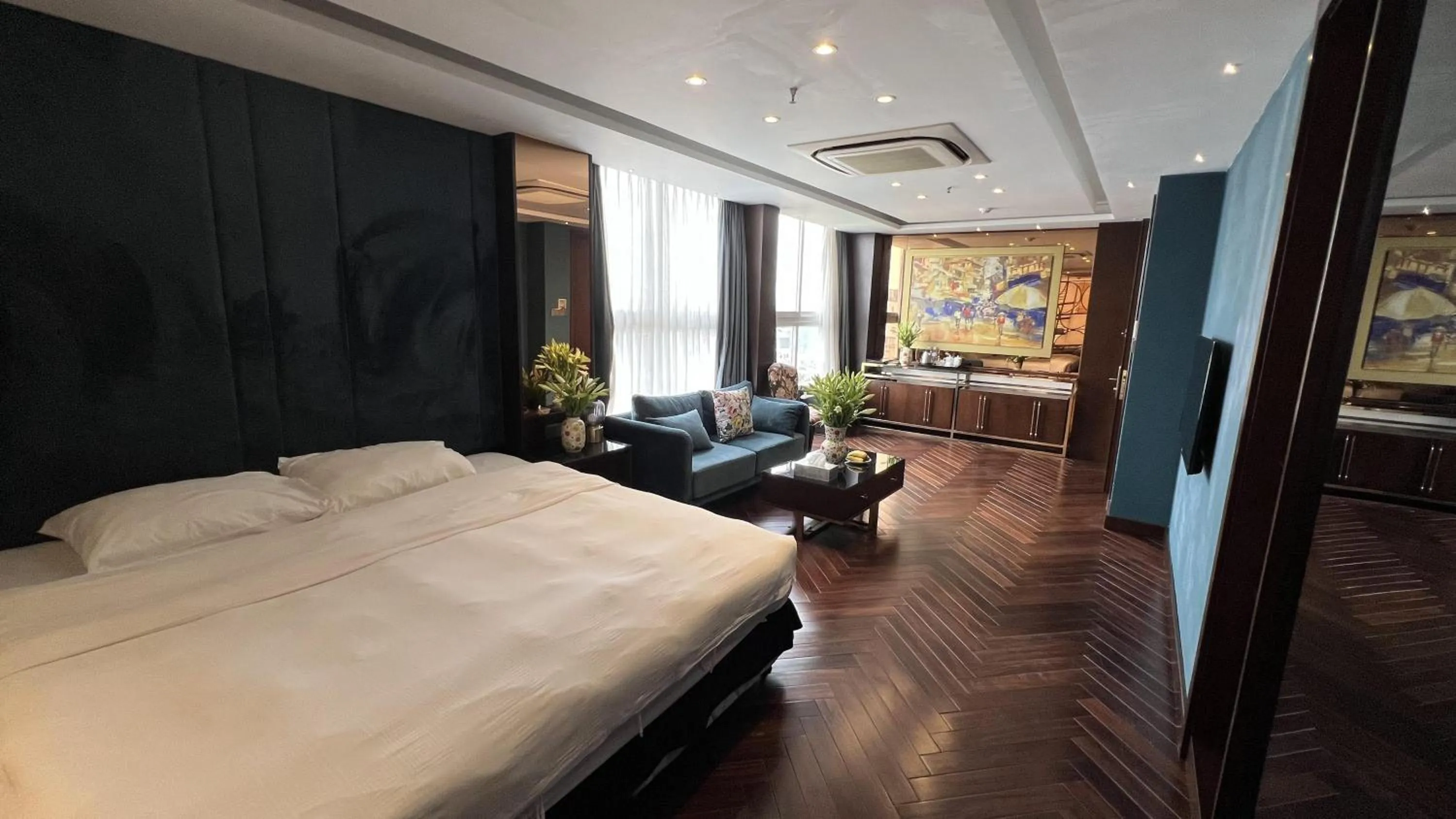 Bedroom, Bed in Golden Silk Boutique Hotel