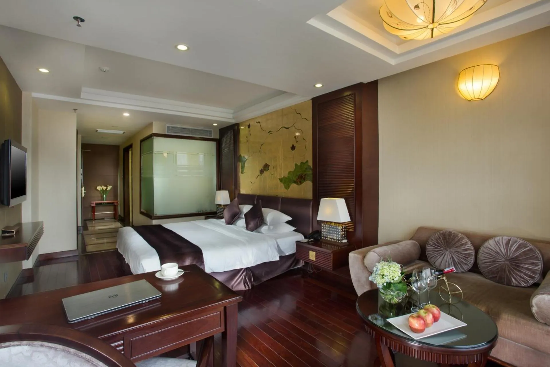 Photo of the whole room, Bed in Golden Silk Boutique Hotel