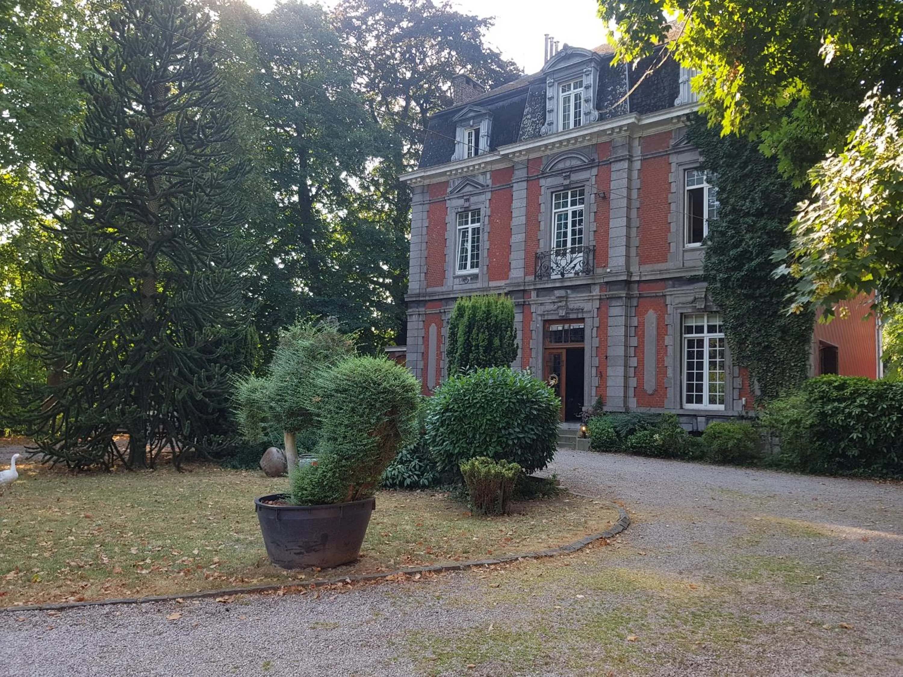 Facade/entrance in Château Lambert Moulinsart Hotel, shuttle airport, long term parking, snooker, large terrasse, dinner, breakfast