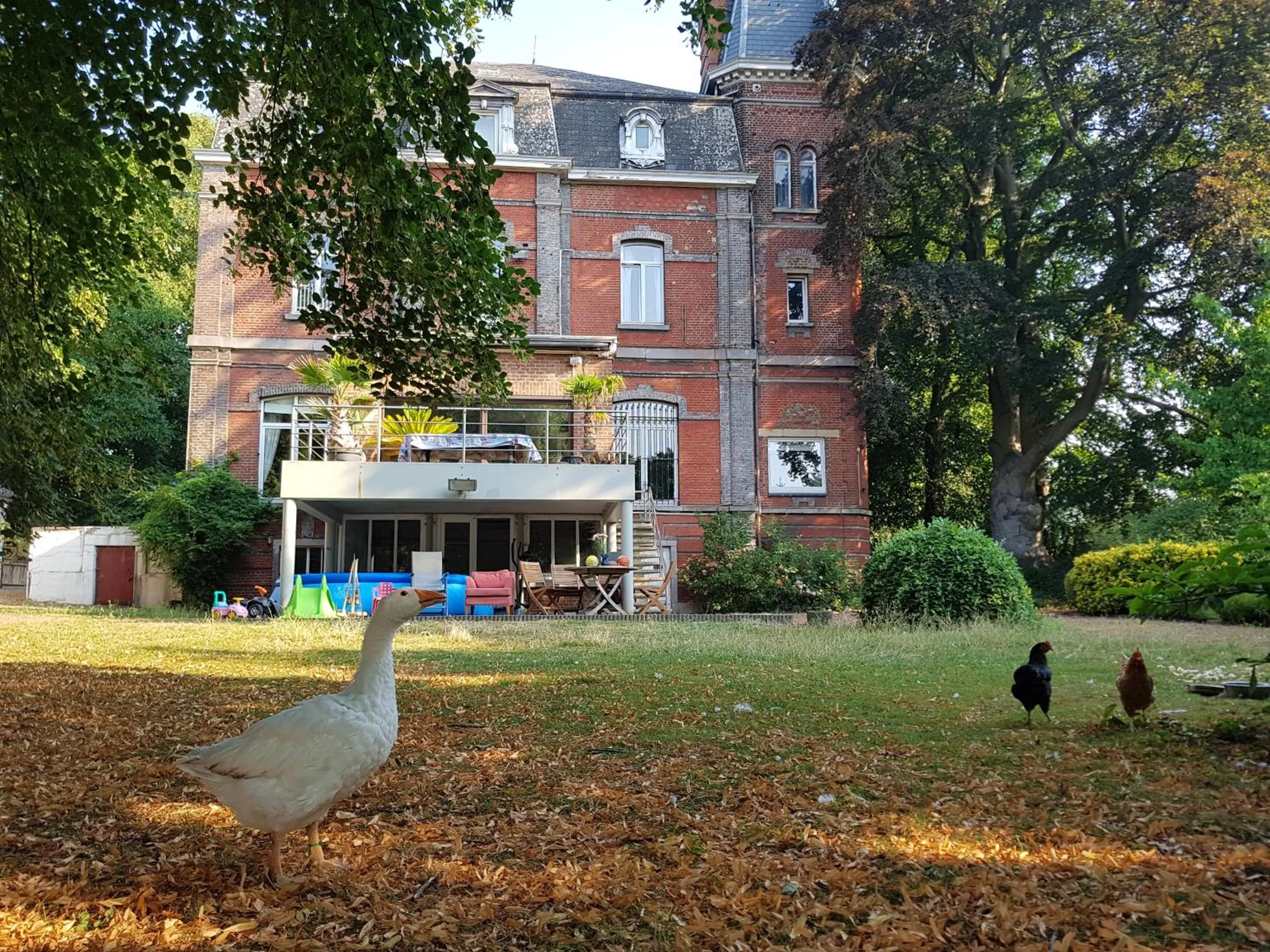 Garden in Château Lambert Moulinsart Hotel, shuttle airport, long term parking, snooker, large terrasse, dinner, breakfast