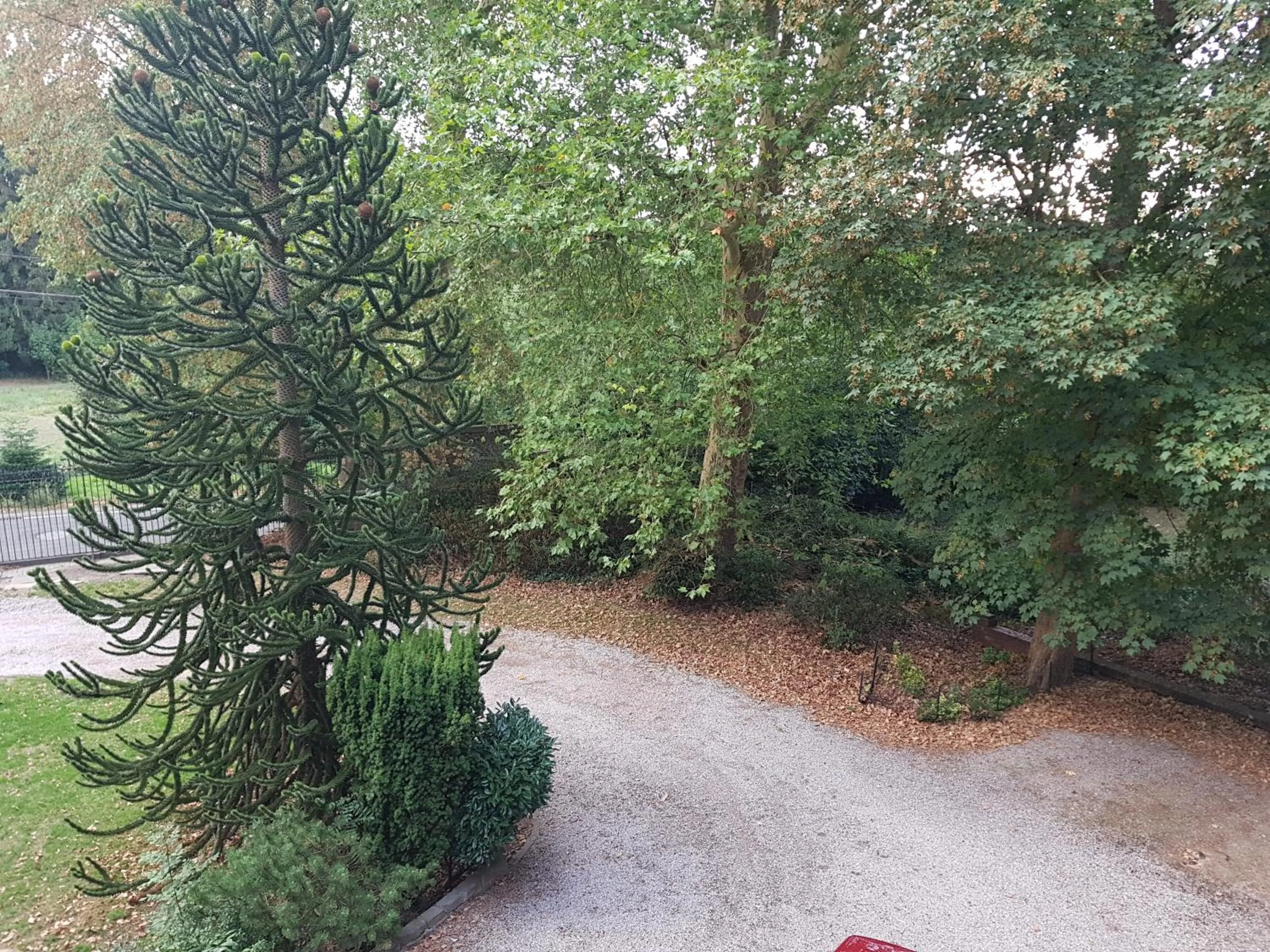 Inner courtyard view in Château Lambert Moulinsart Hotel, shuttle airport, long term parking, snooker, large terrasse, dinner, breakfast