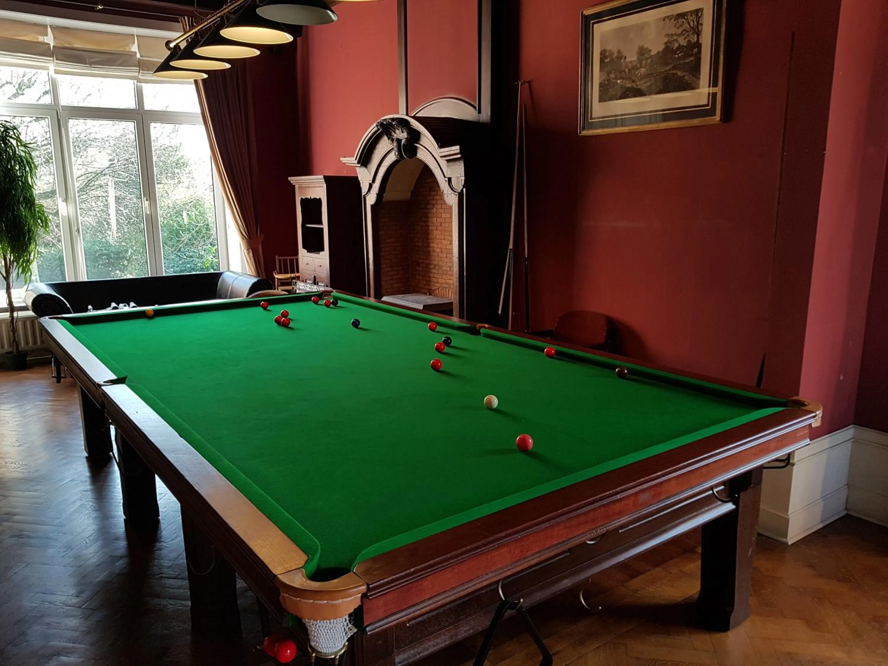 Billiard in Château Lambert Moulinsart Hotel, shuttle airport, long term parking, snooker, large terrasse, dinner, breakfast