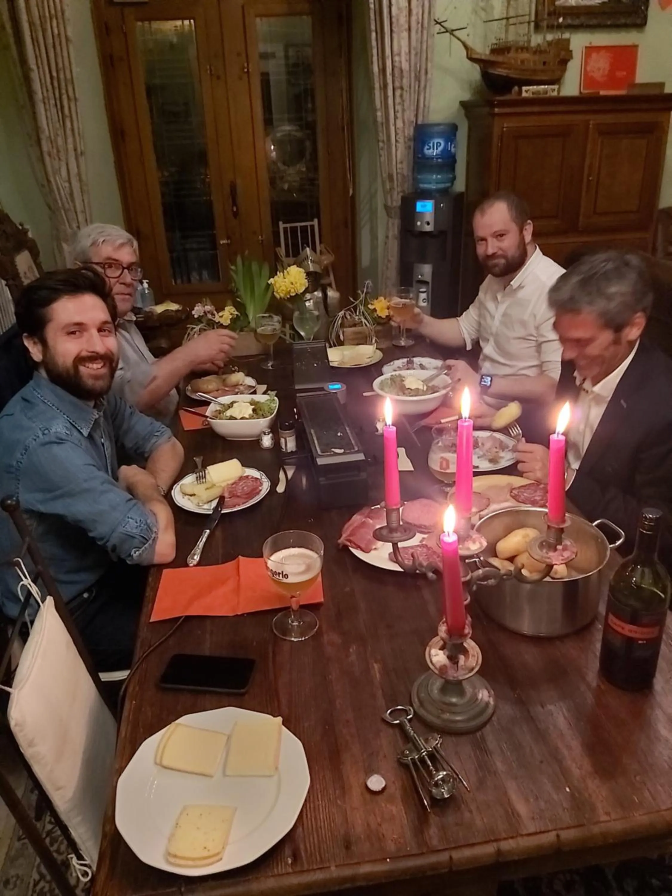 Dining area in Château Lambert Moulinsart Hotel, shuttle airport, long term parking, snooker, large terrasse, dinner, breakfast