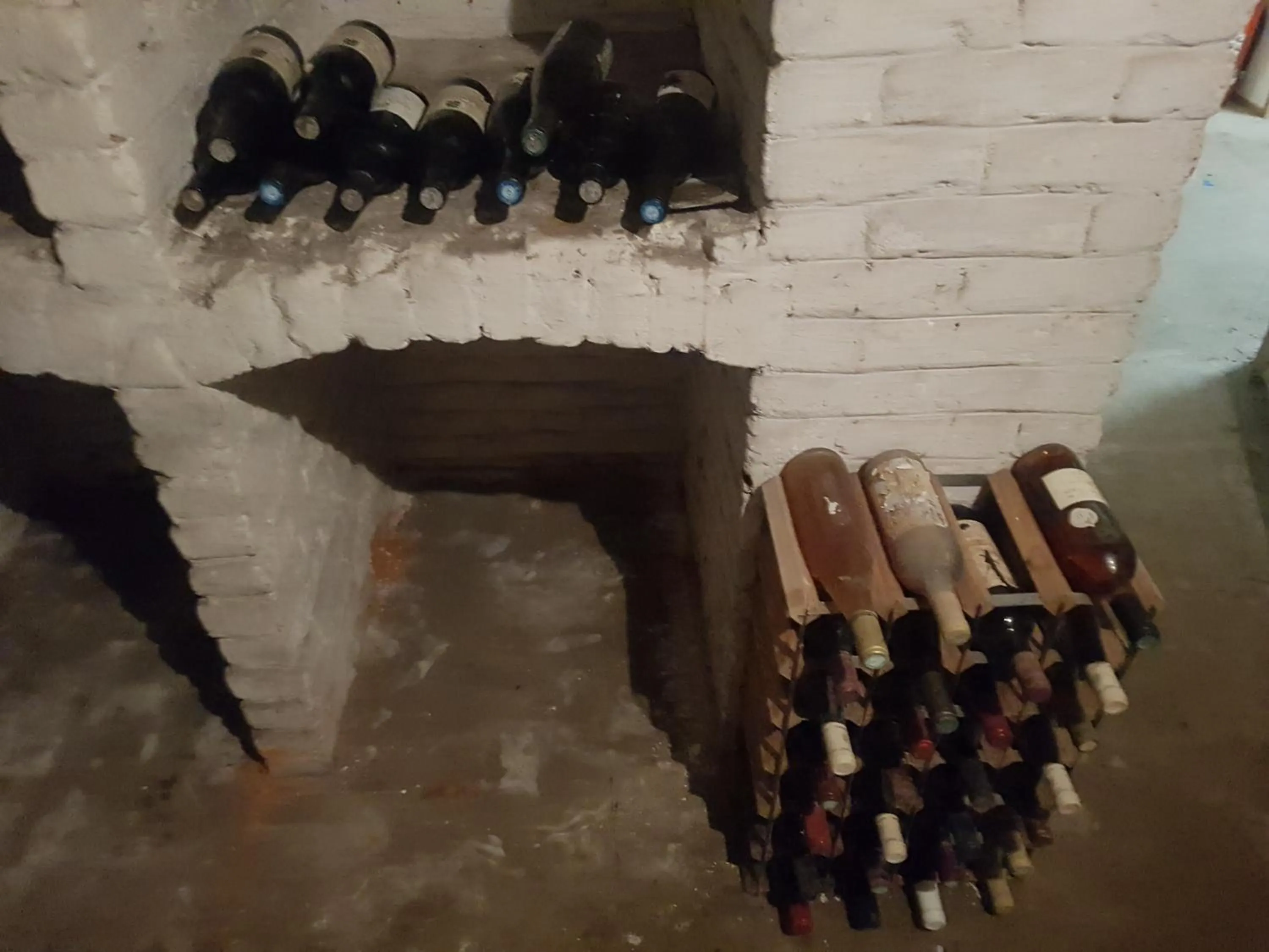 Alcoholic drinks in Château Lambert Moulinsart Hotel, shuttle airport, long term parking, snooker, large terrasse, dinner, breakfast