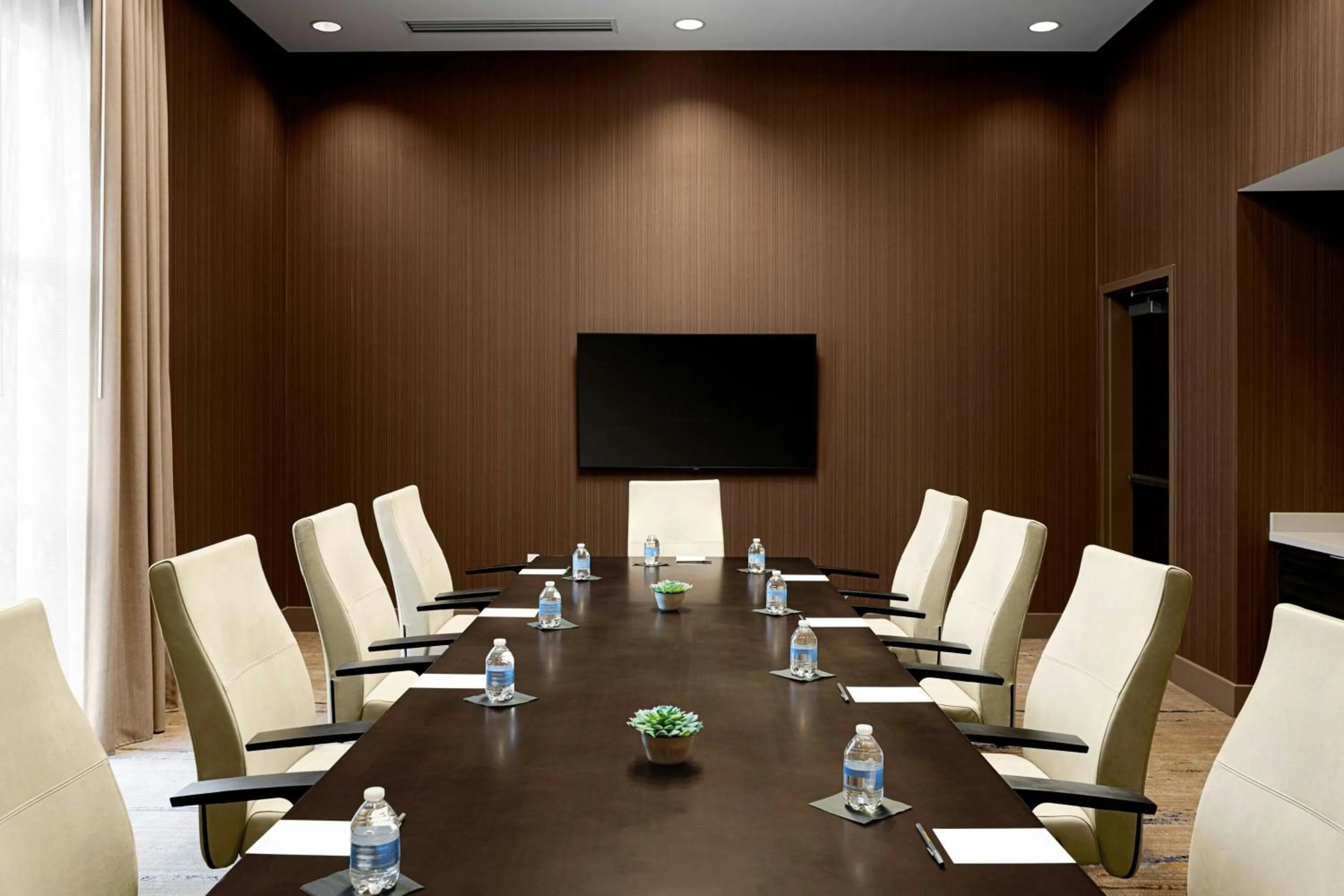 Meeting/conference room in Courtyard by Marriott Dallas Downtown/Reunion District