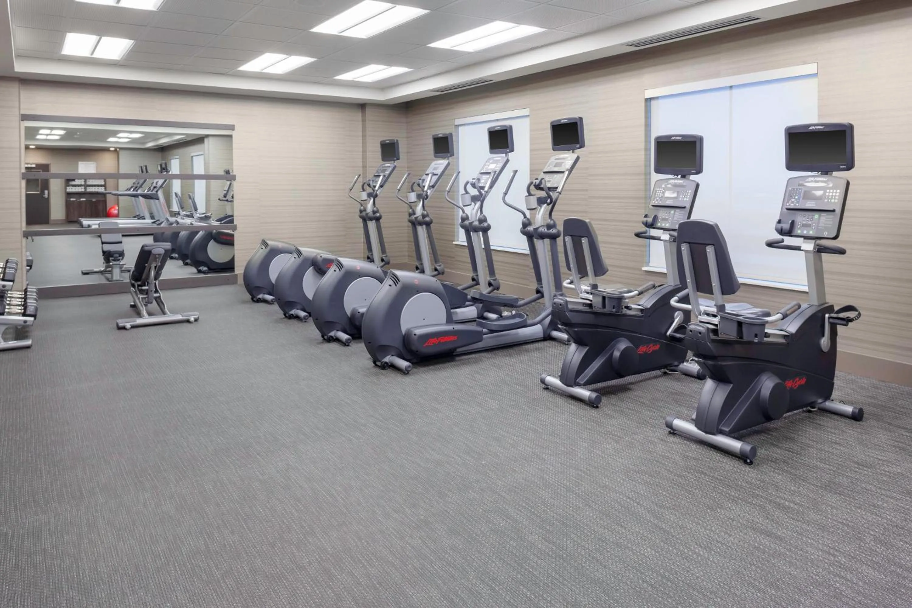 Fitness centre/facilities in Courtyard by Marriott Dallas Downtown/Reunion District