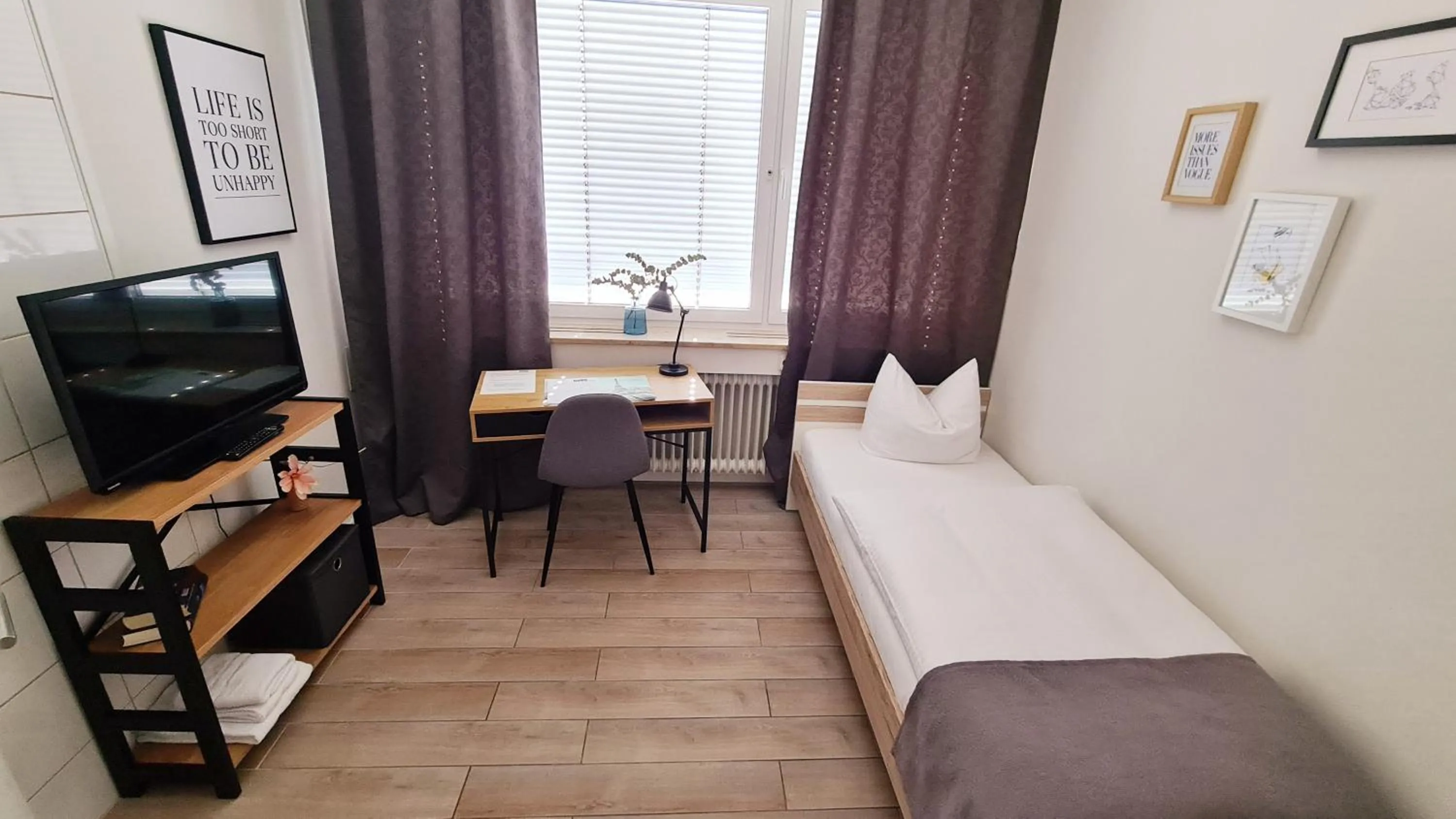 Single Room with Shared Bathroom in Horn Gästehaus