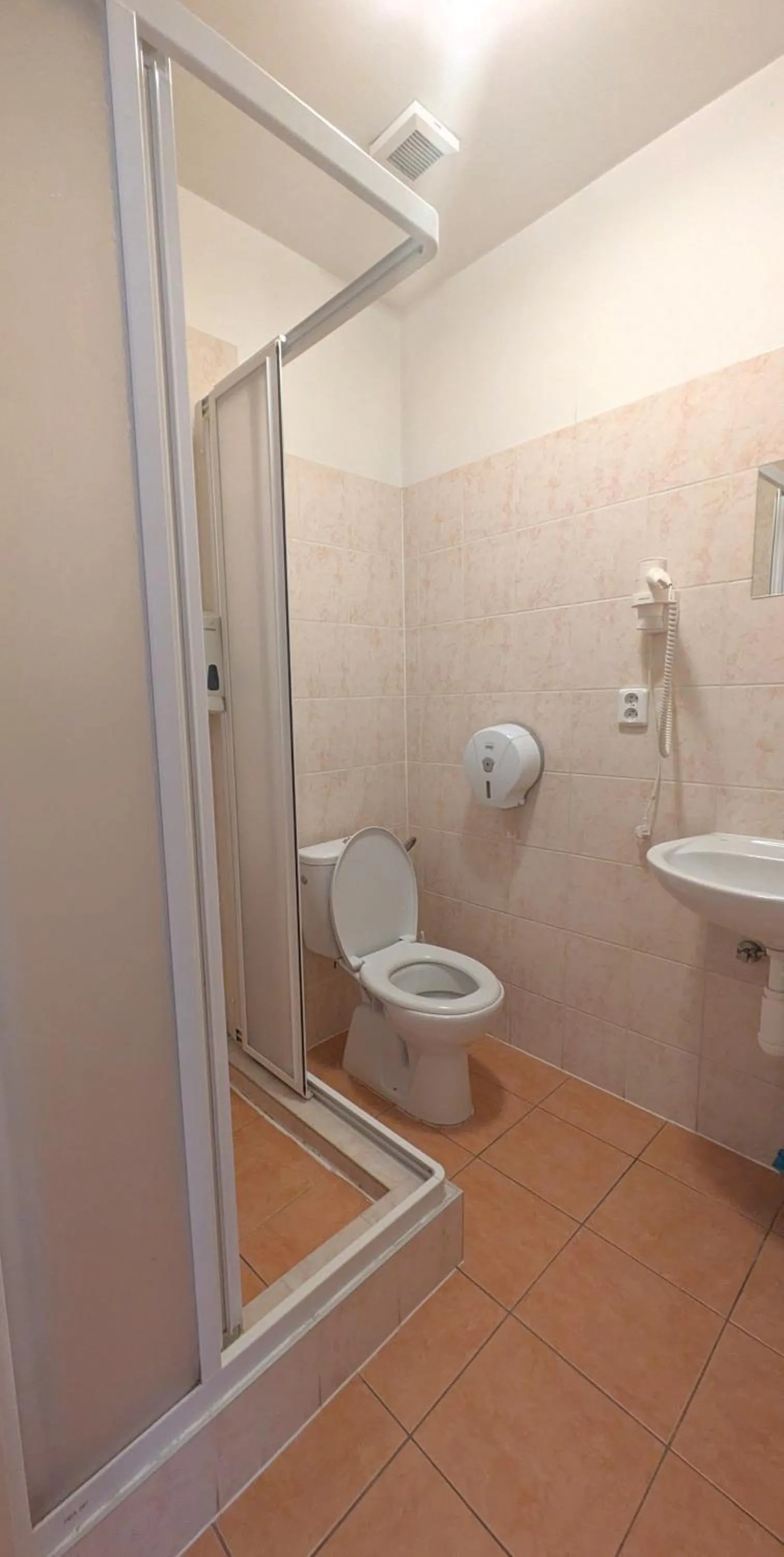 Bathroom in Clown and Bard Hostel