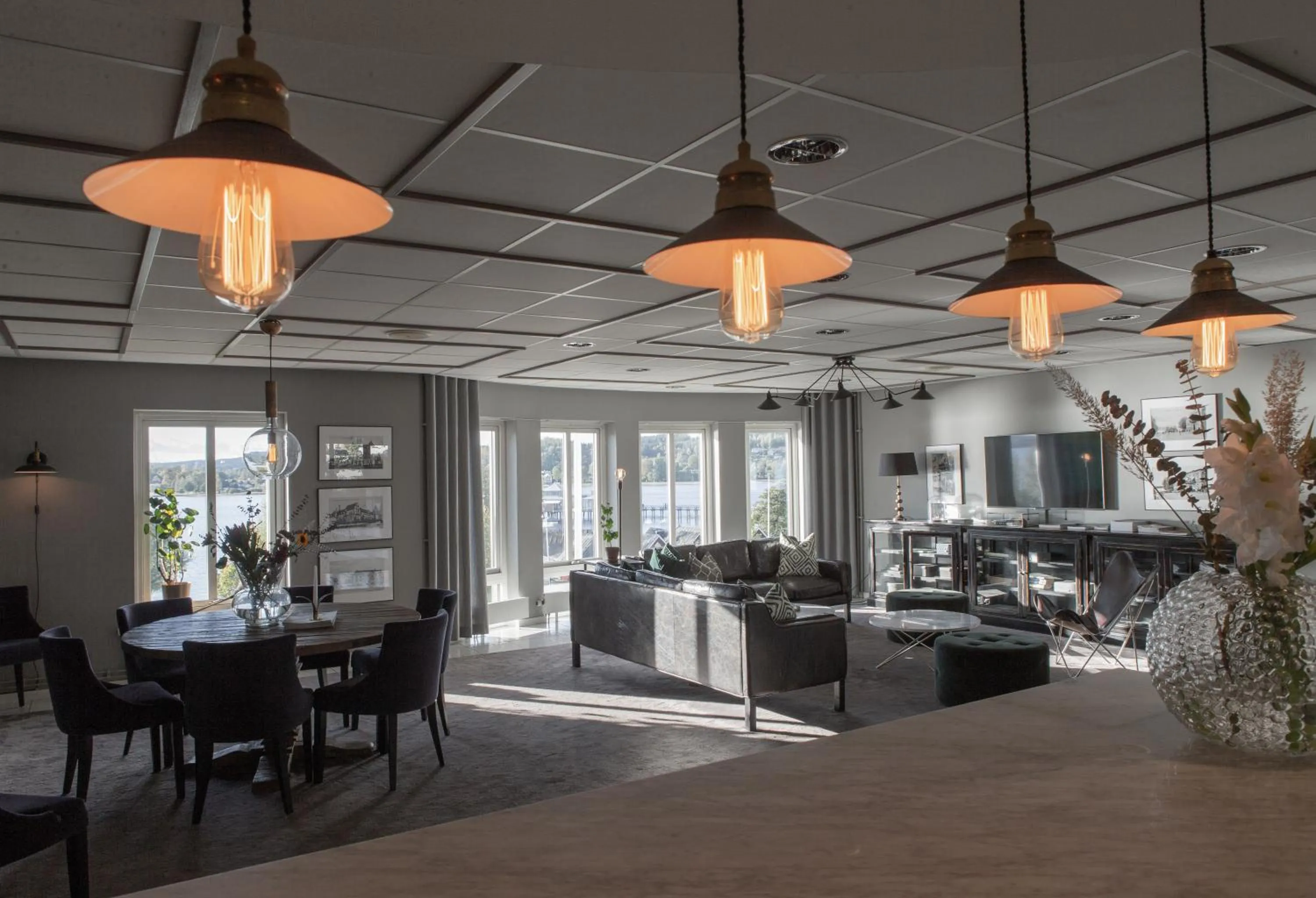 Communal lounge/ TV room in Hotell Bogesund