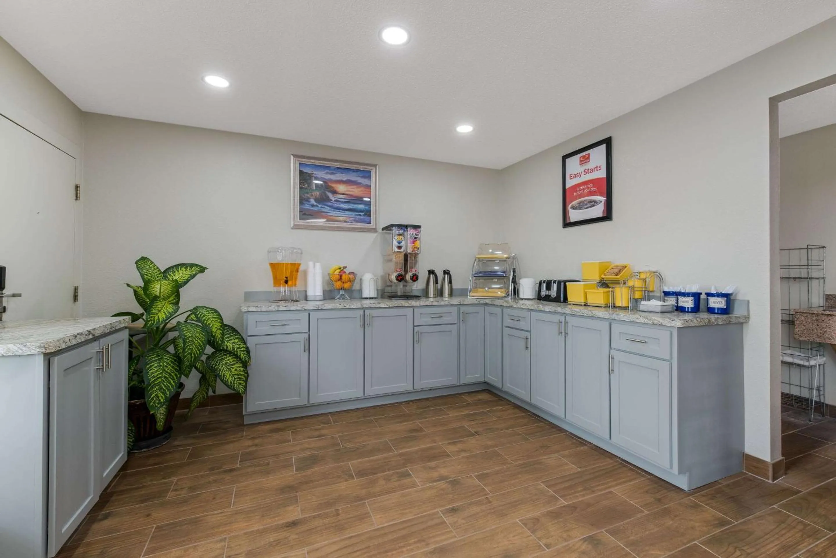 Breakfast in Econo Lodge Cheraw Market Street