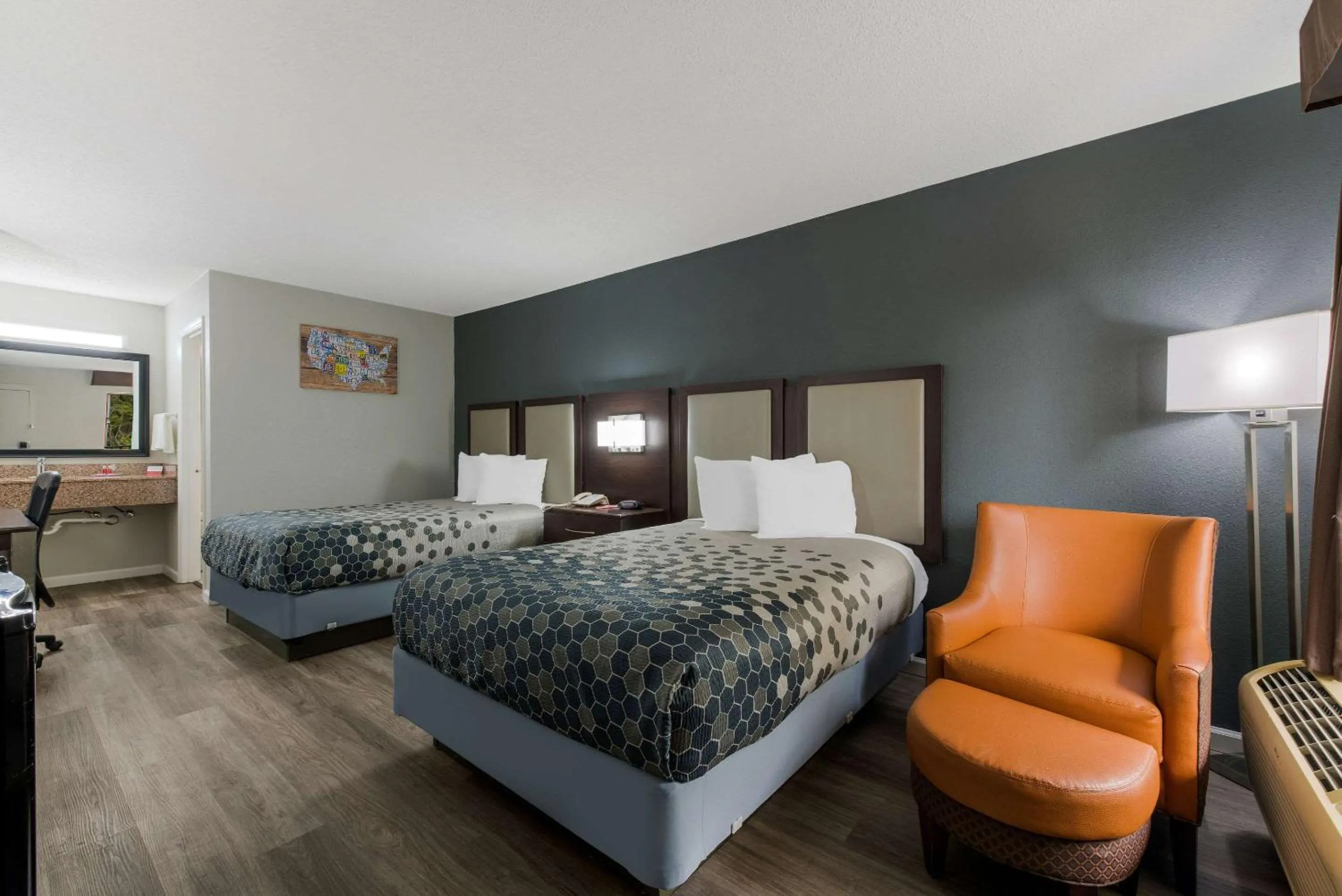 Bedroom, Bed in Econo Lodge Cheraw Market Street