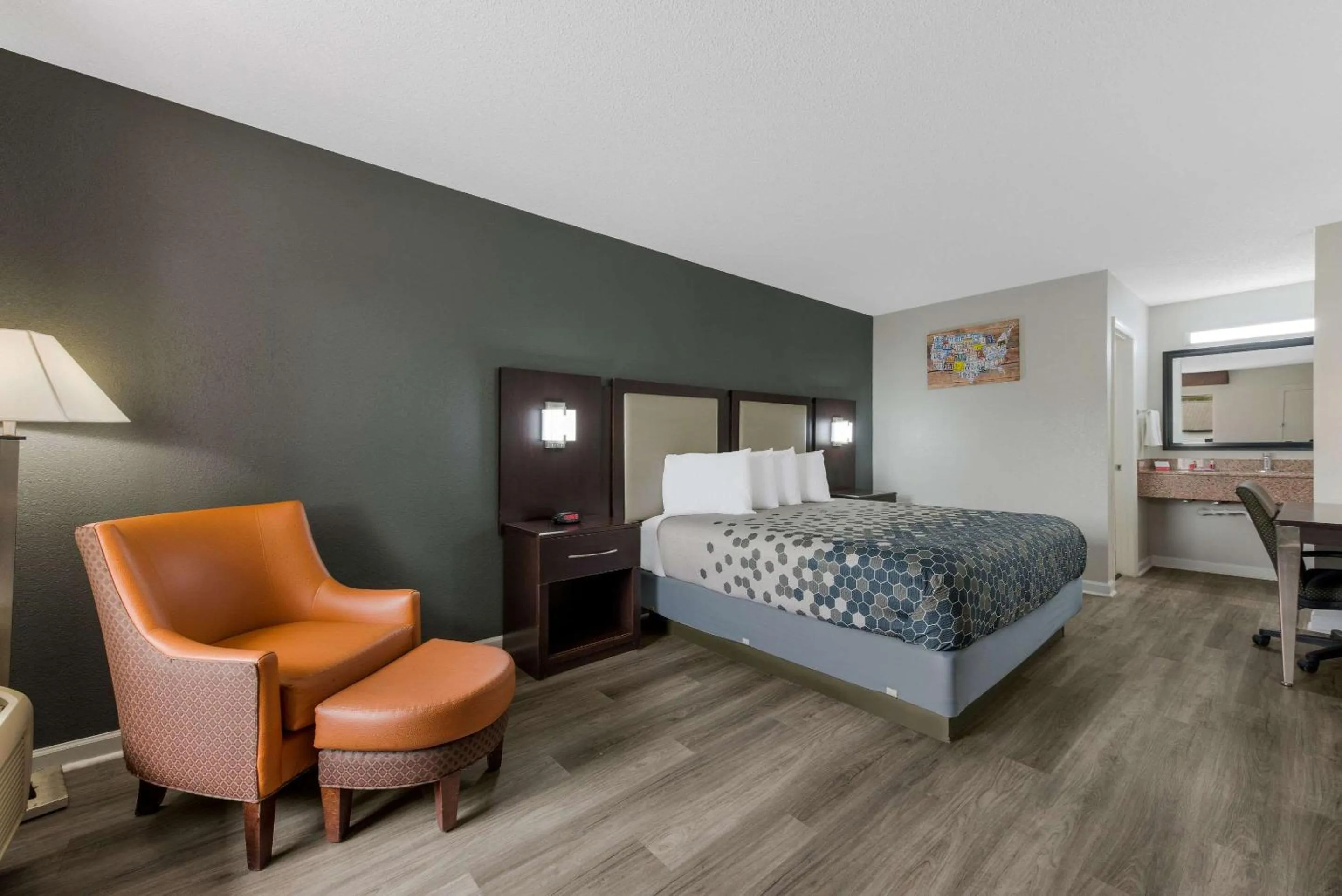 Bedroom, Bed in Econo Lodge Cheraw Market Street