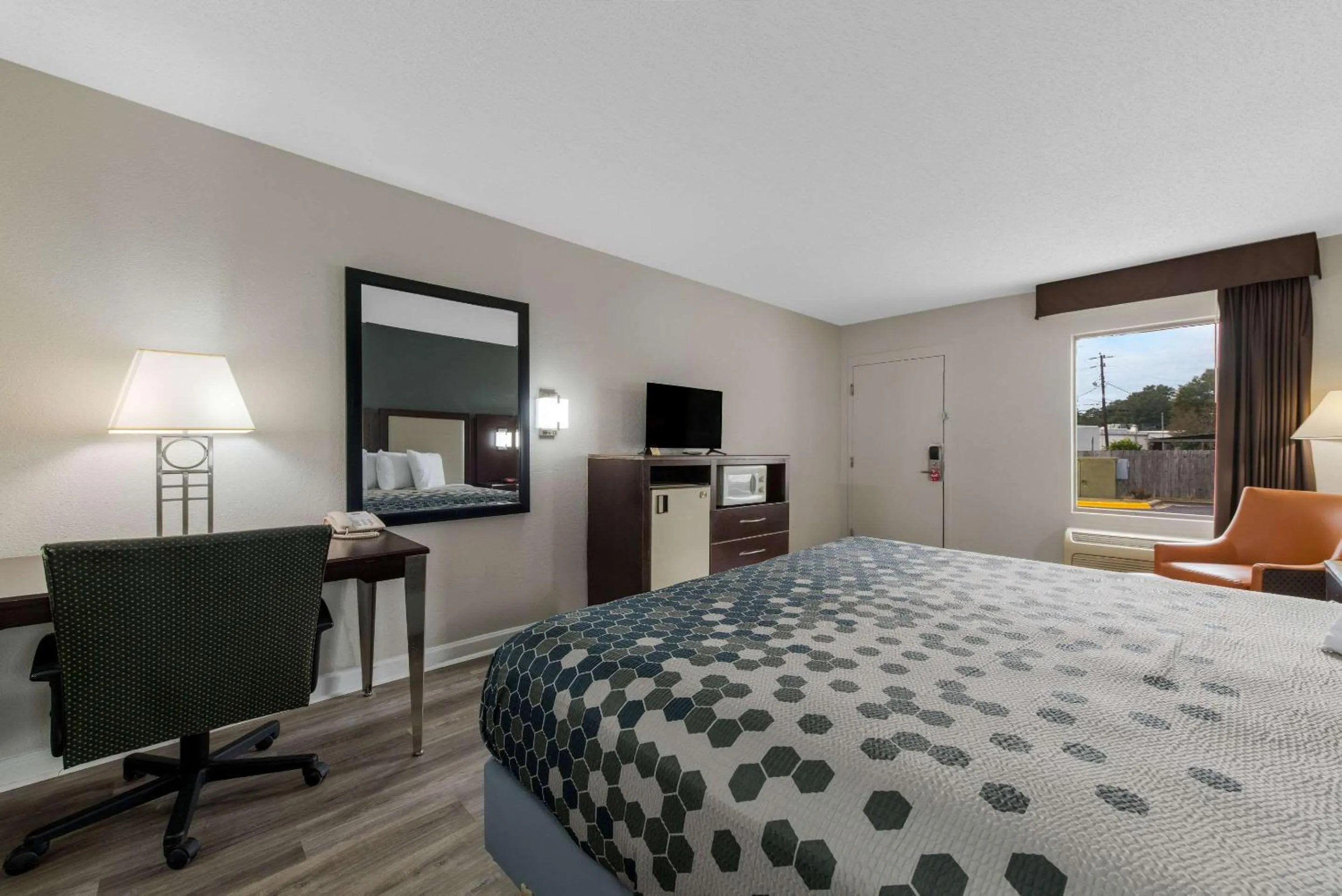 Bedroom, Bed in Econo Lodge Cheraw Market Street