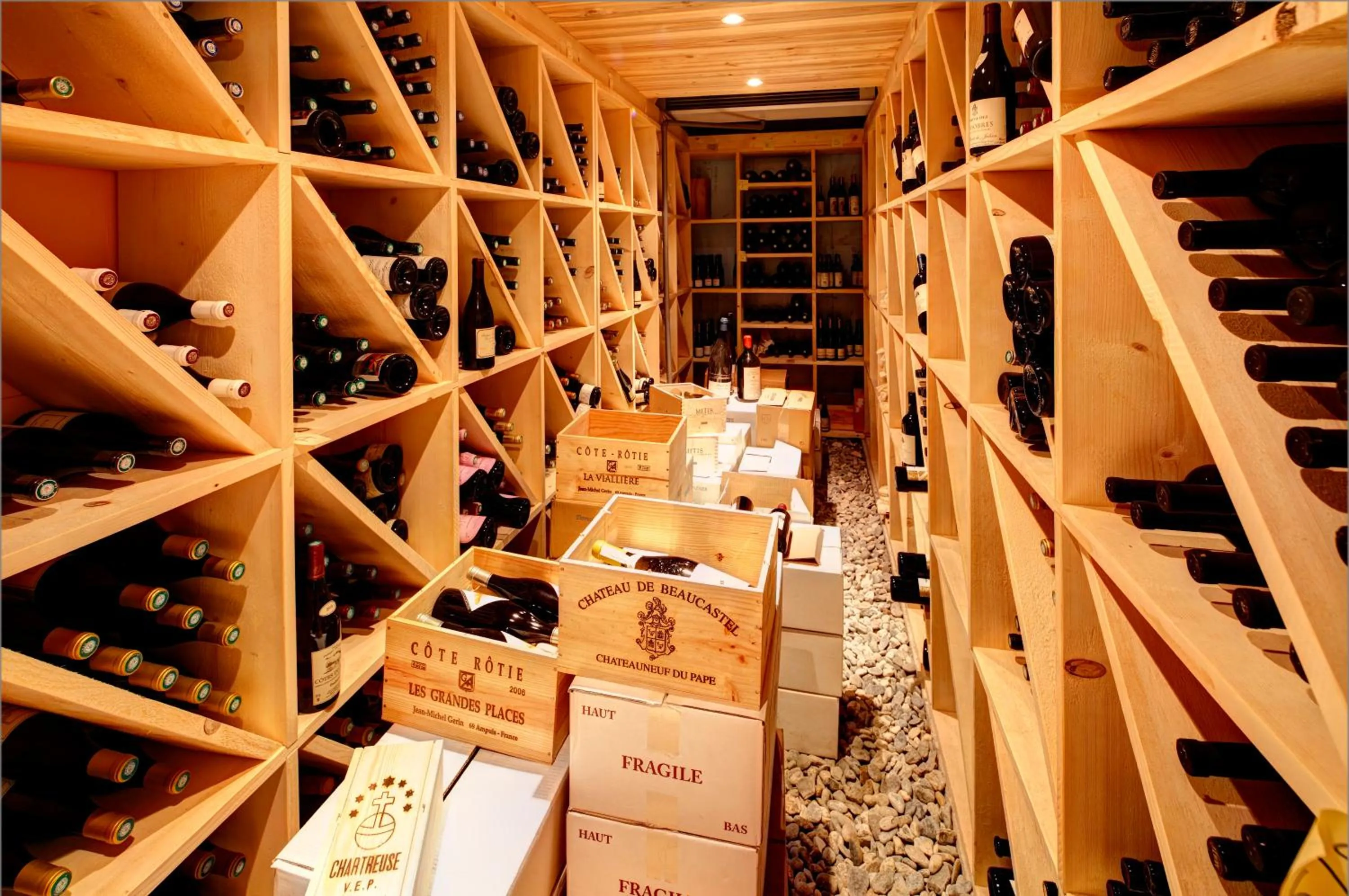 Alcoholic drinks in Hôtel La Ferme du Chozal, Chalet de tradition