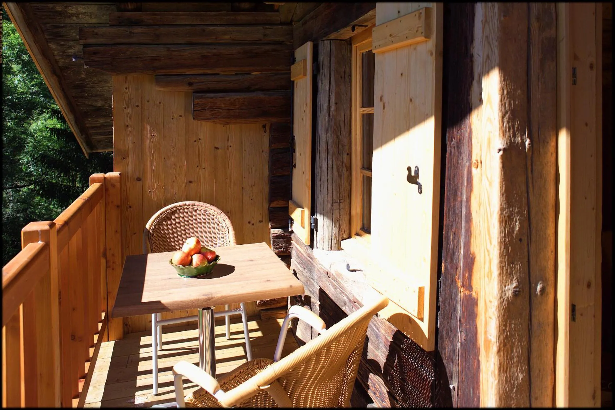 Patio in Hôtel La Ferme du Chozal, Chalet de tradition
