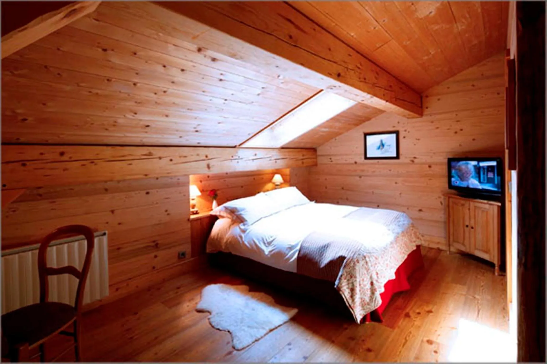 Photo of the whole room, Bed in Hôtel La Ferme du Chozal, Chalet de tradition
