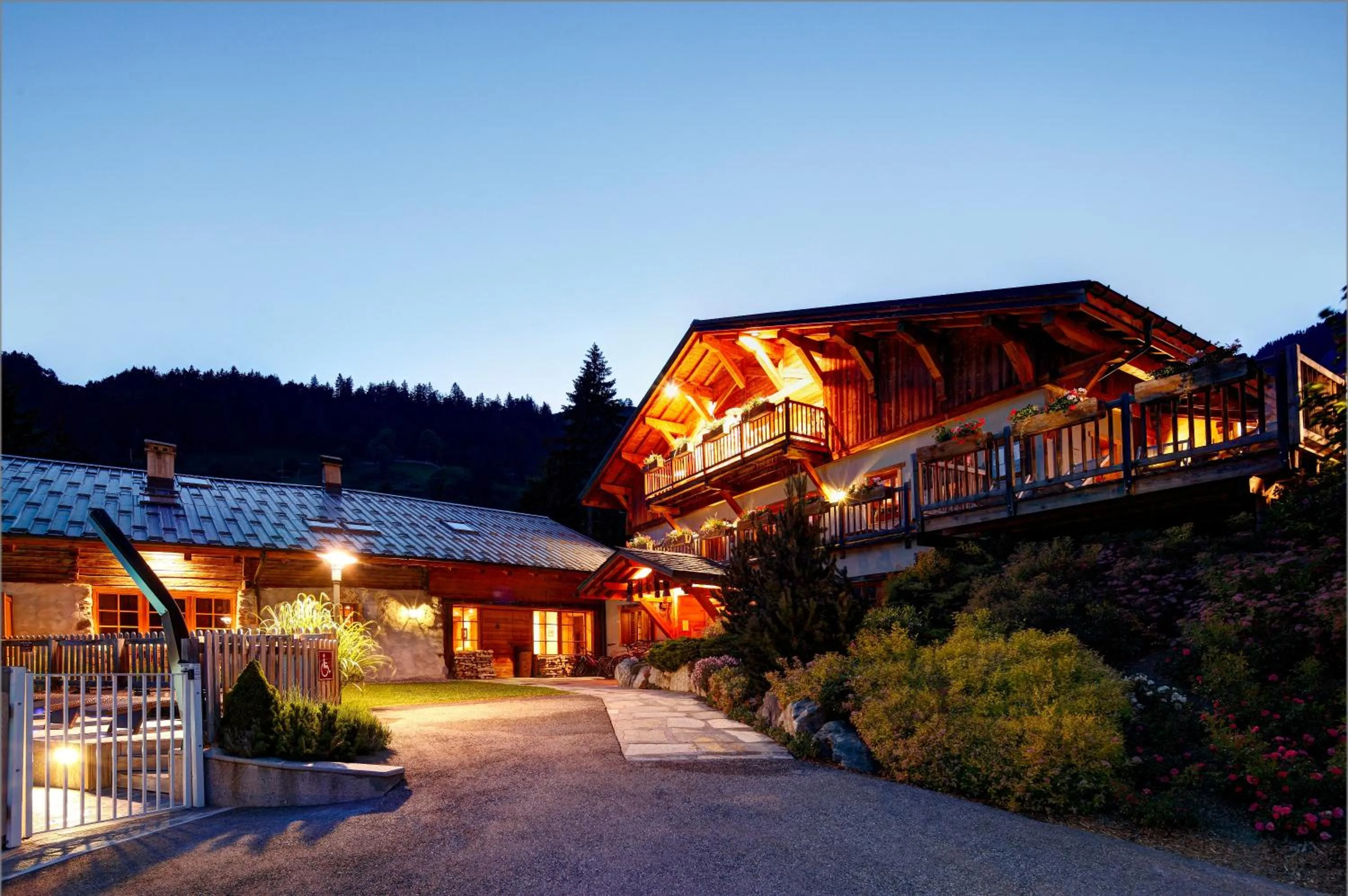 Property building in Hôtel La Ferme du Chozal, Chalet de tradition