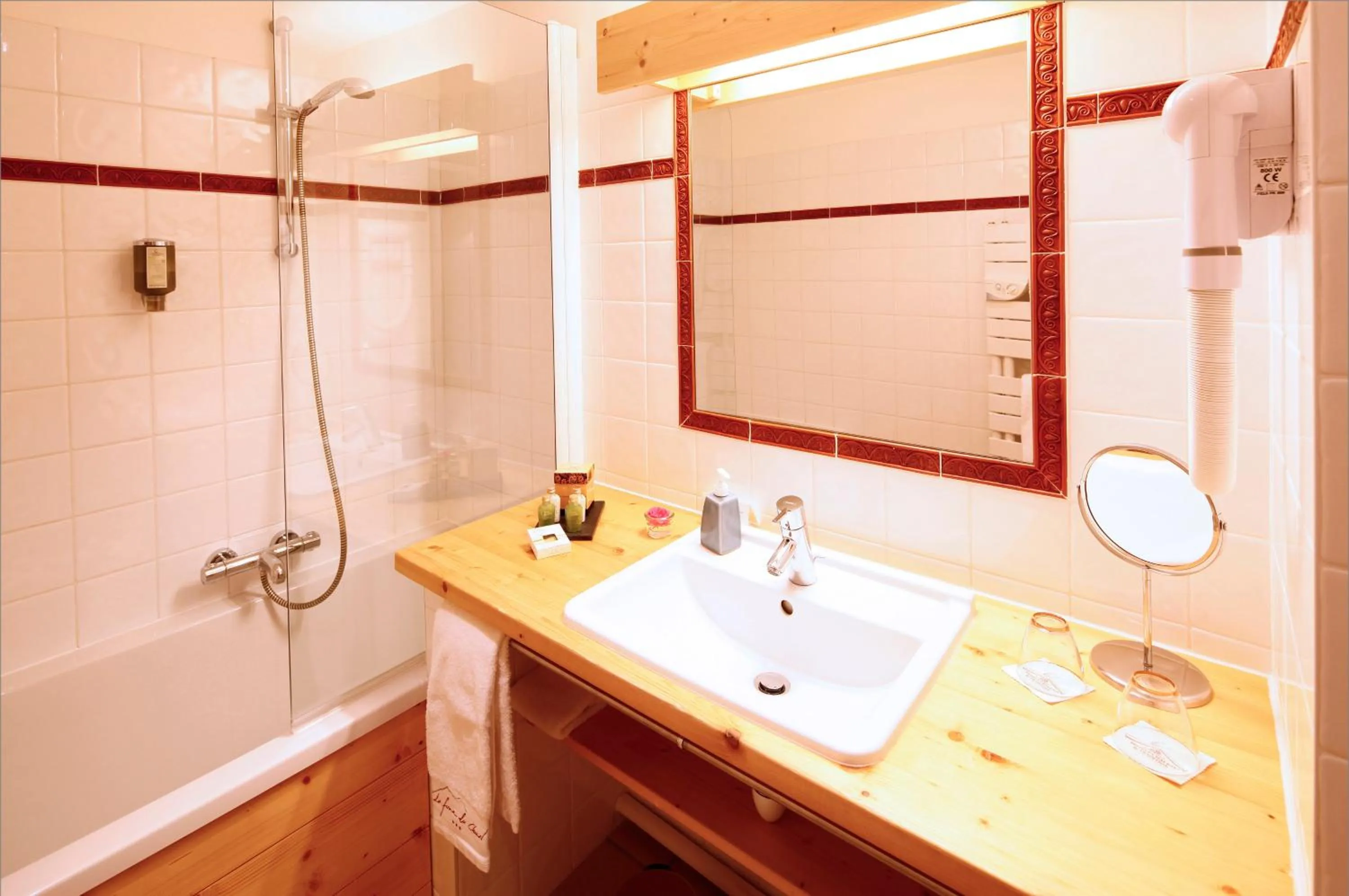 Bathroom in Hôtel La Ferme du Chozal, Chalet de tradition
