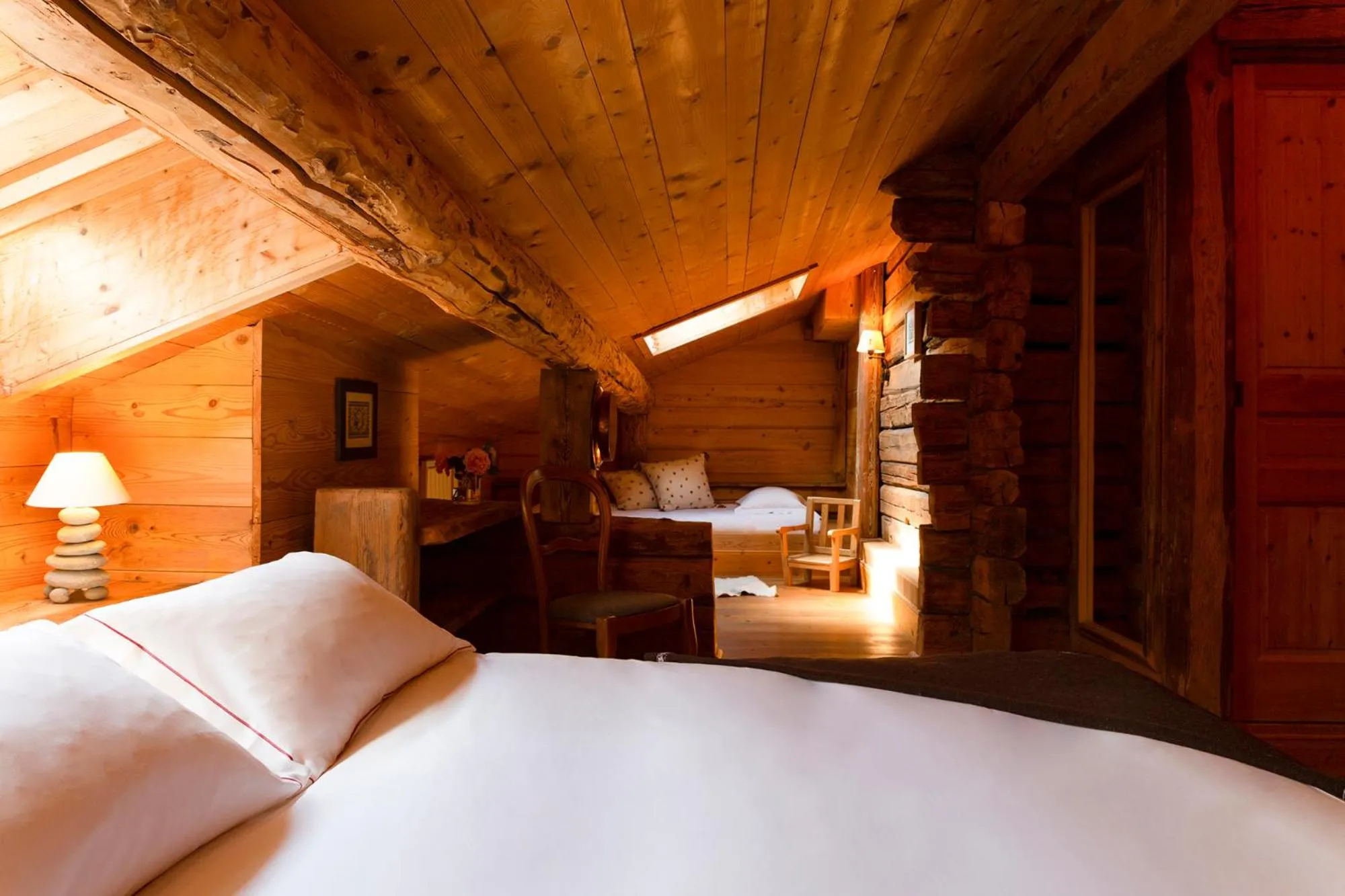 Bed in Hôtel La Ferme du Chozal, Chalet de tradition