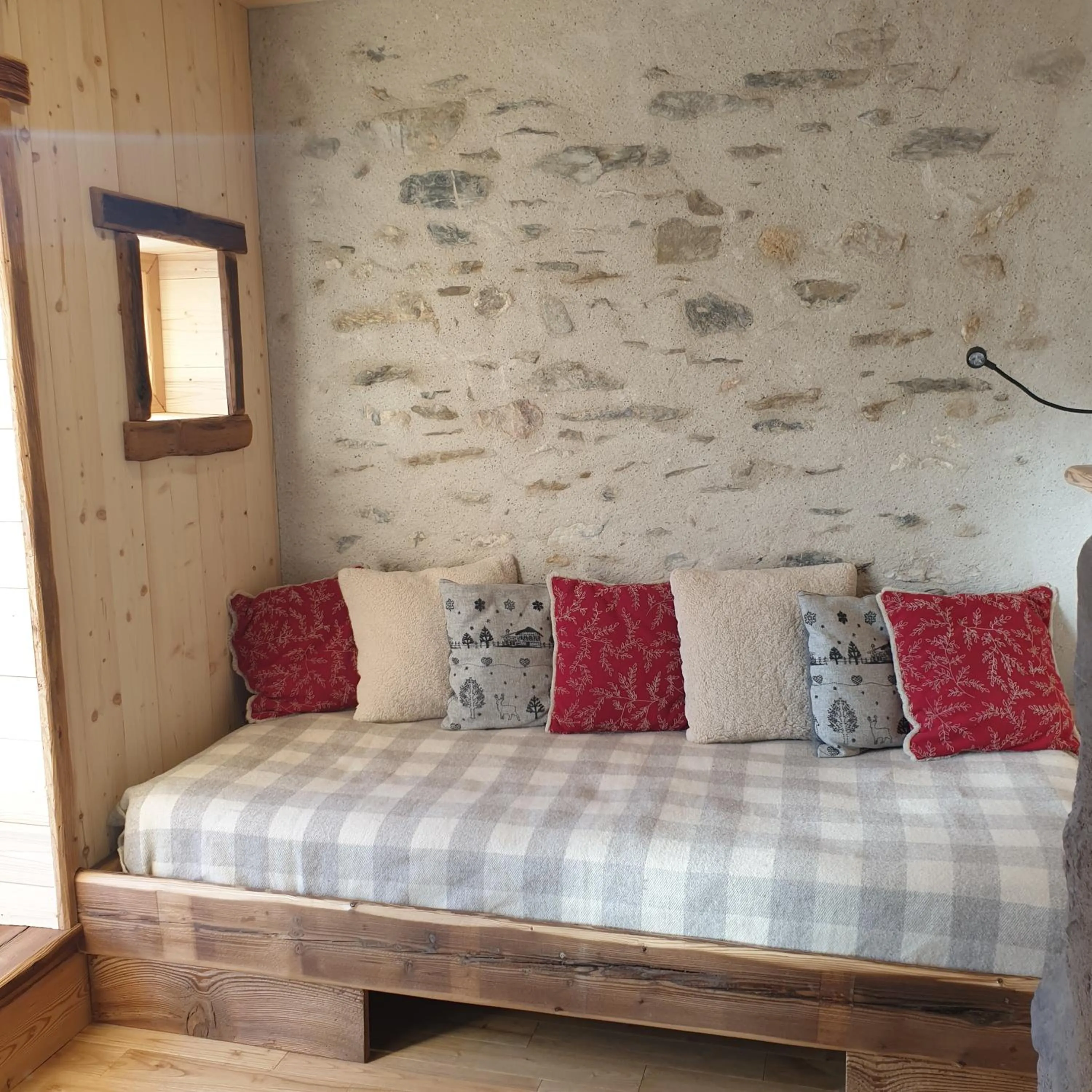 Bed in Hôtel La Ferme du Chozal, Chalet de tradition