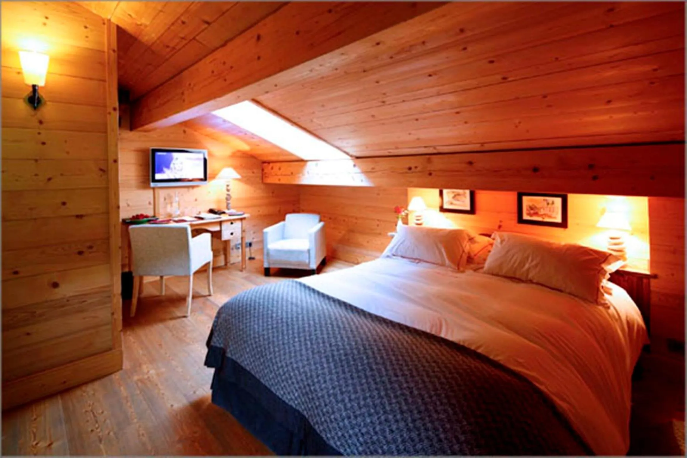 Photo of the whole room, Bed in Hôtel La Ferme du Chozal, Chalet de tradition