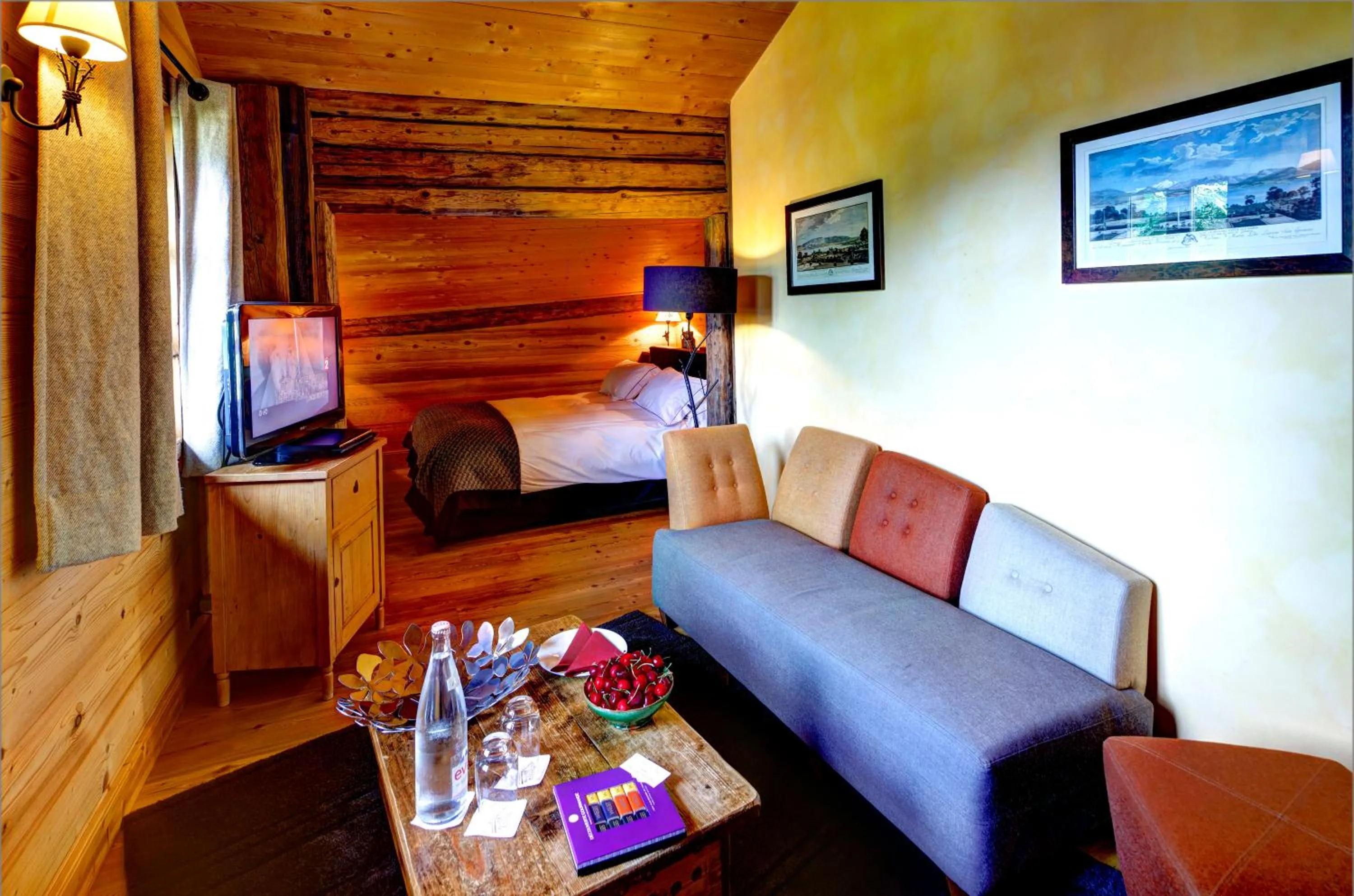 Photo of the whole room in Hôtel La Ferme du Chozal, Chalet de tradition