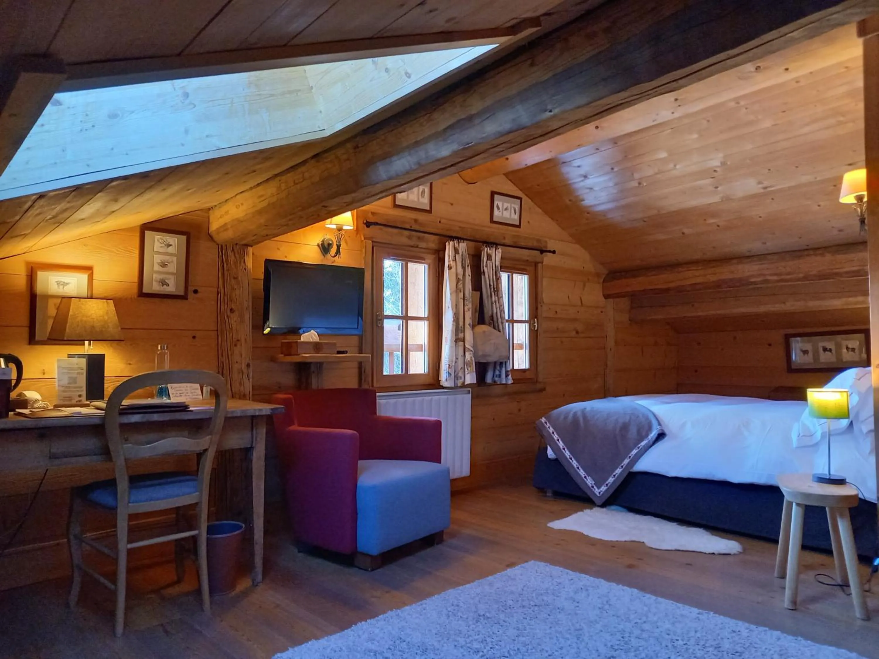Photo of the whole room, Bed in Hôtel La Ferme du Chozal, Chalet de tradition