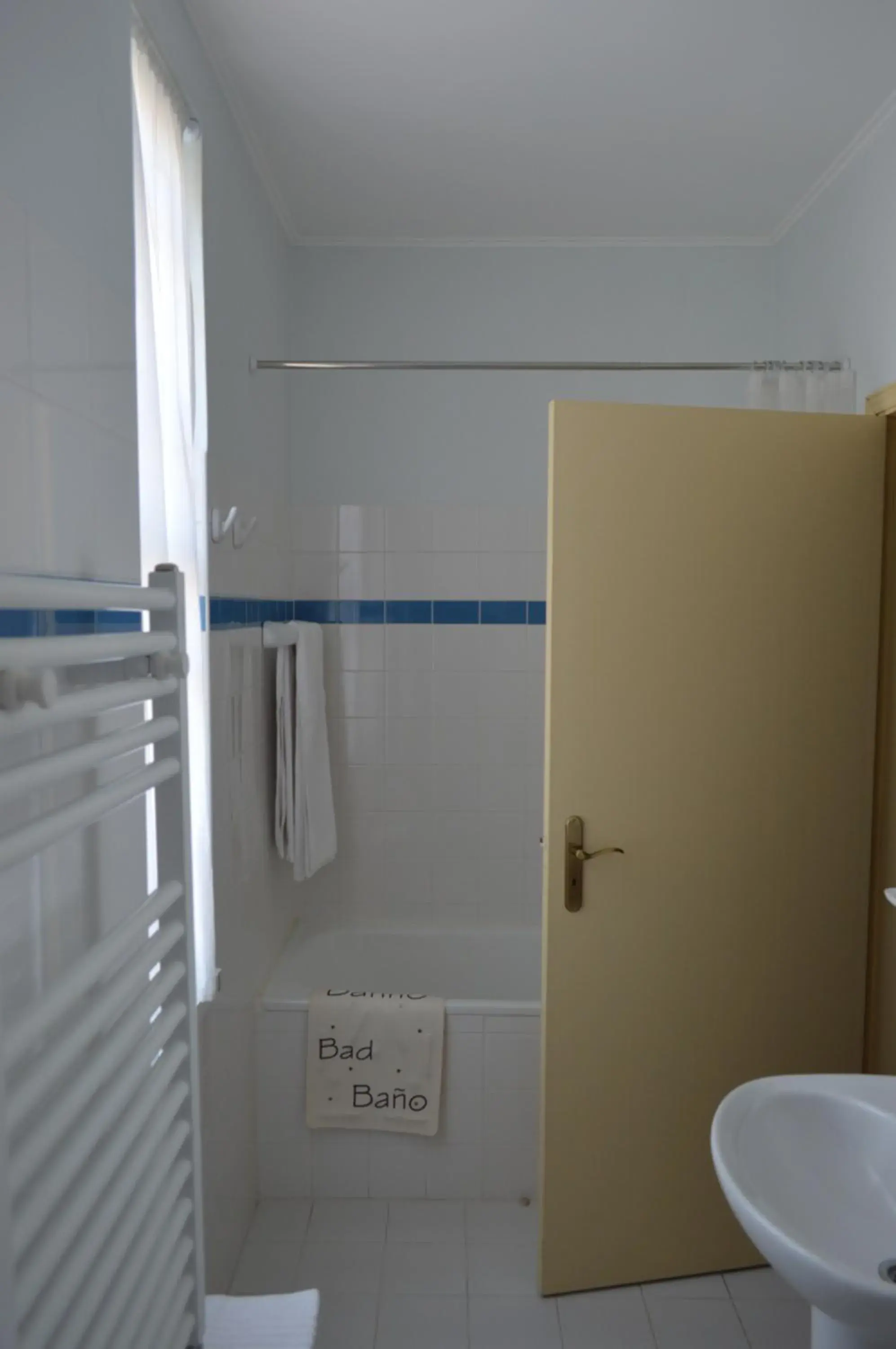 Double Room - single occupancy in Casa Vermelha Double Room - single occupancy in Casa Vermelha