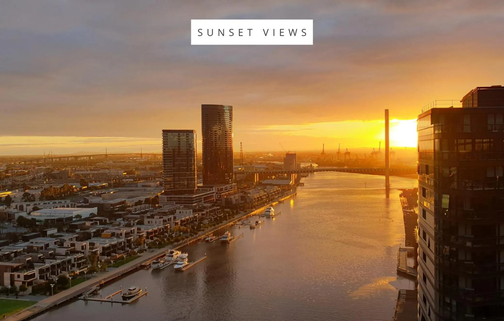 Day in Melbourne Lifestyle Apartments - Best Views on Collins