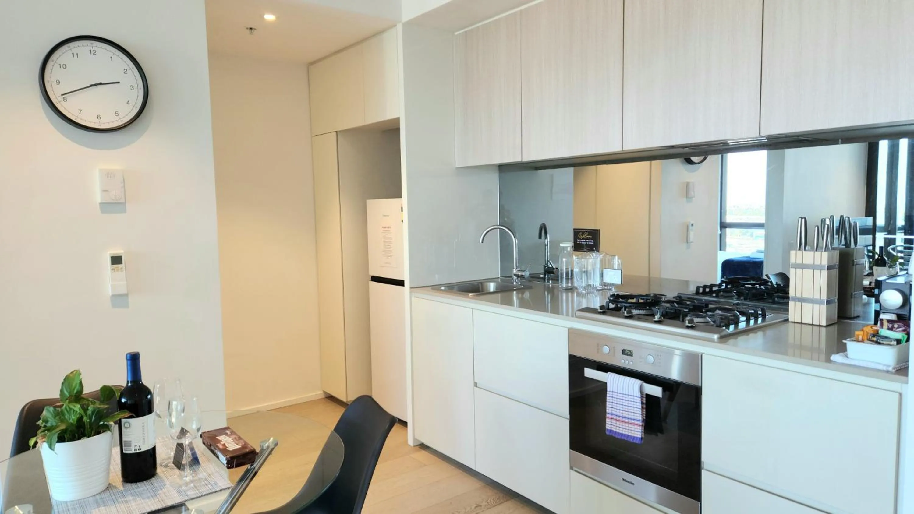 Kitchen or kitchenette in Melbourne Lifestyle Apartments - Best Views on Collins