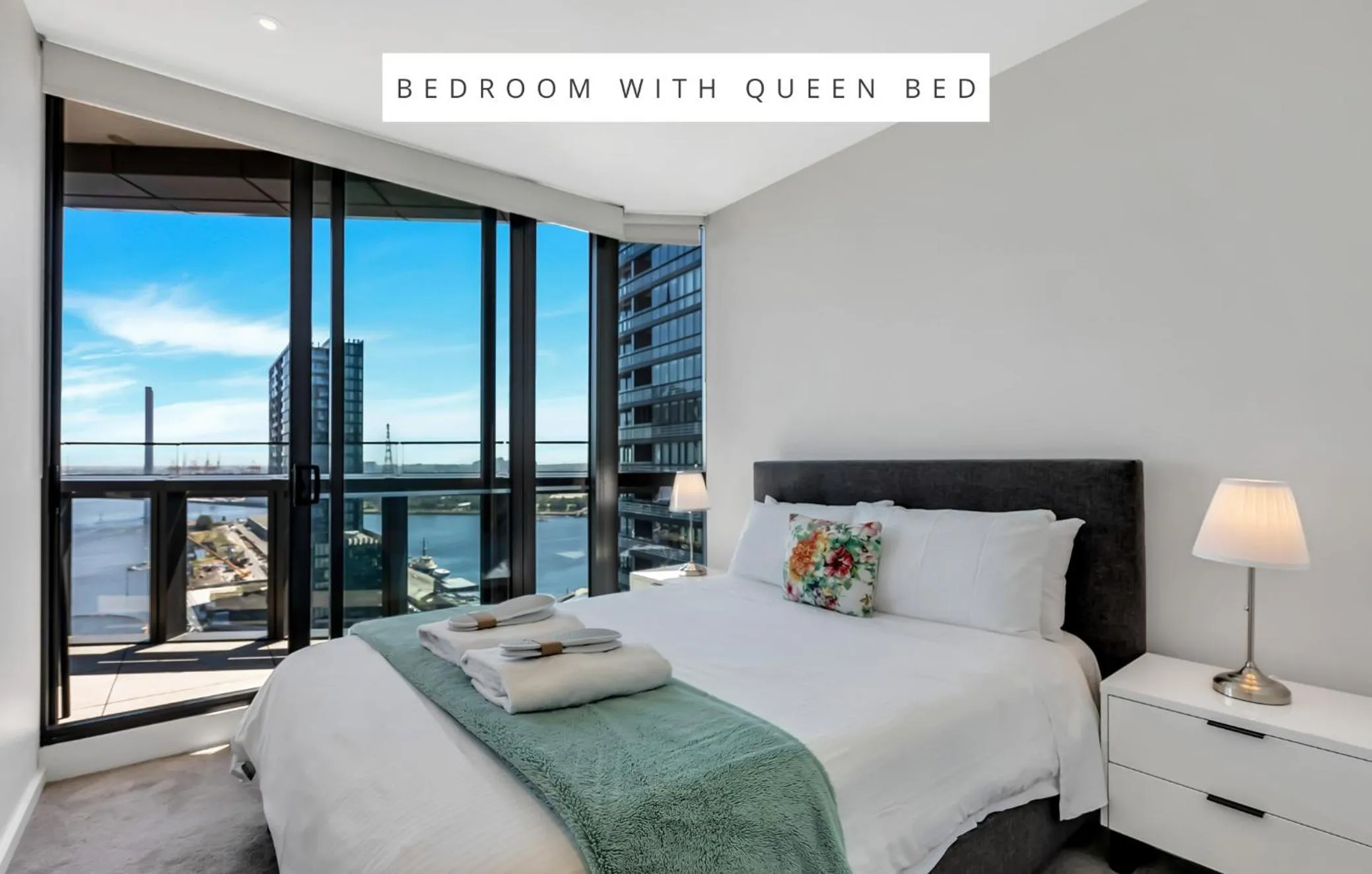 Bed in Melbourne Lifestyle Apartments - Best Views on Collins