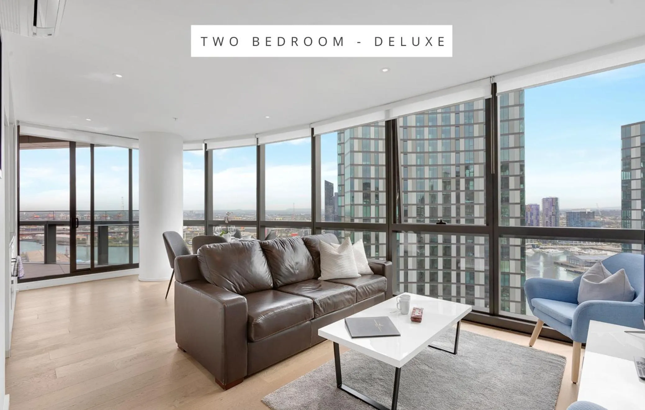 Day in Melbourne Lifestyle Apartments - Best Views on Collins