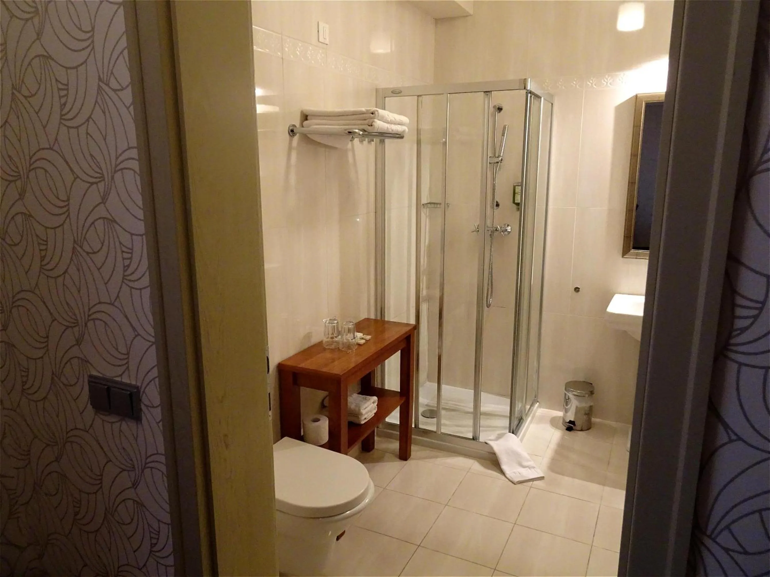 Shower in Hotel Mitra, Story Hotels