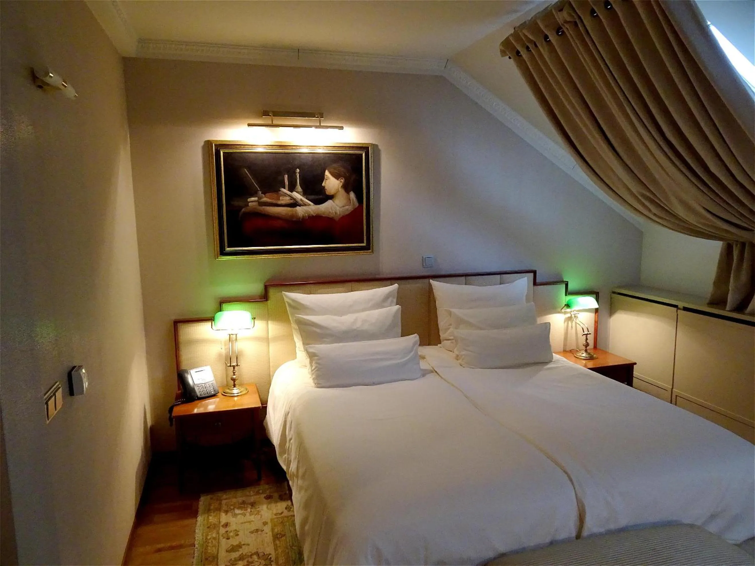 Bed in Hotel Mitra, Story Hotels